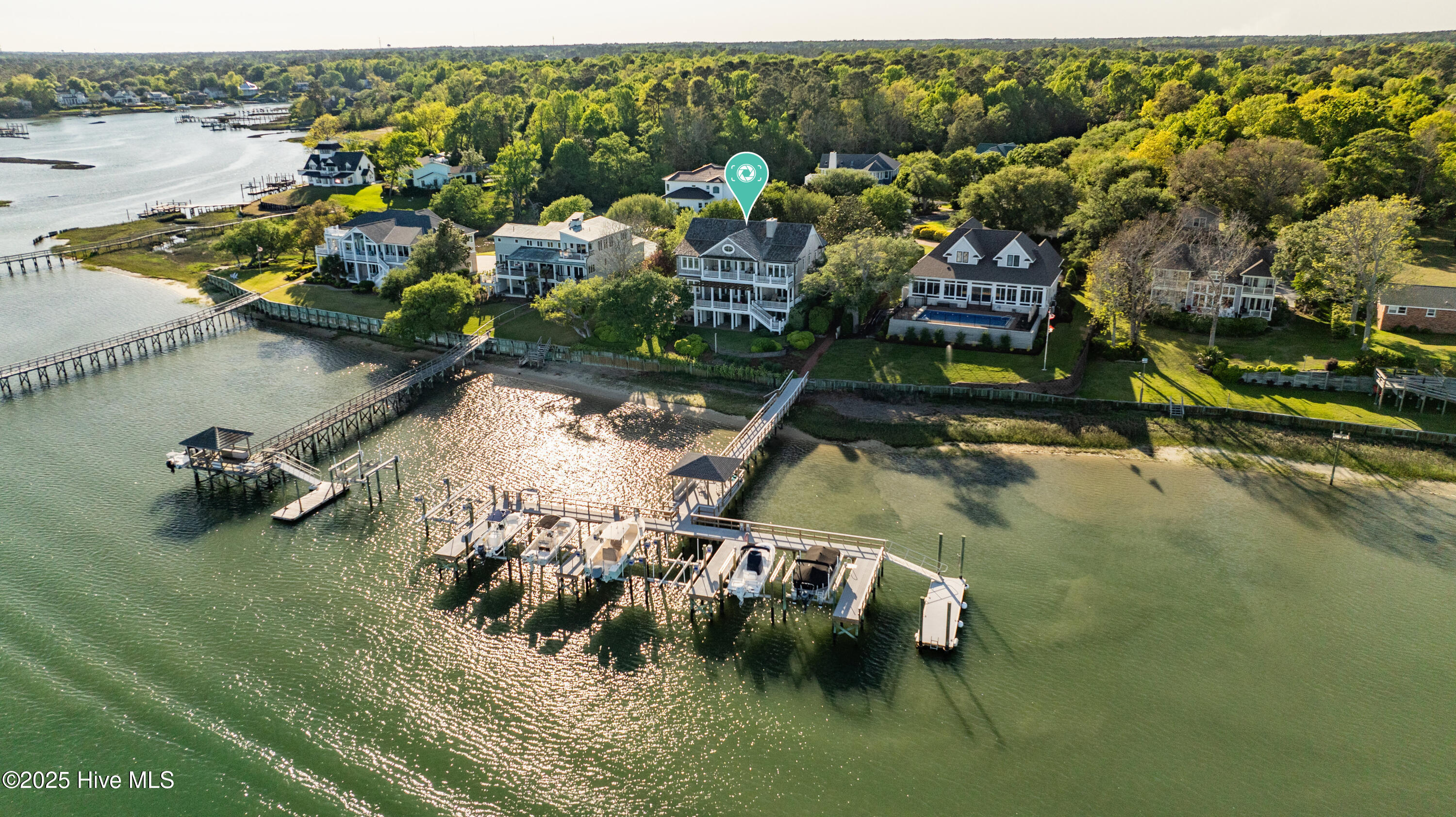 100504113 | Photo 71