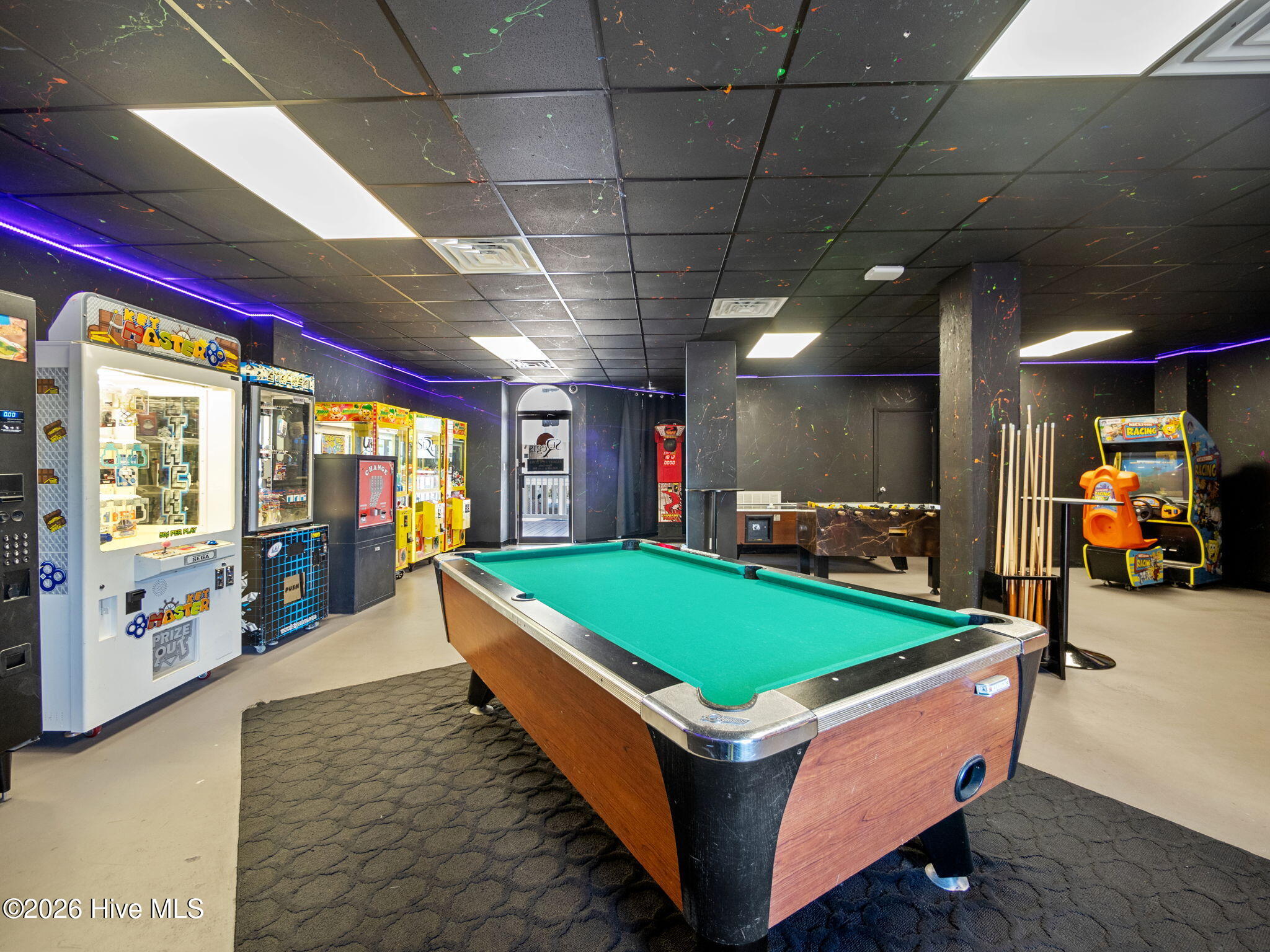 100550416 | Photo 47