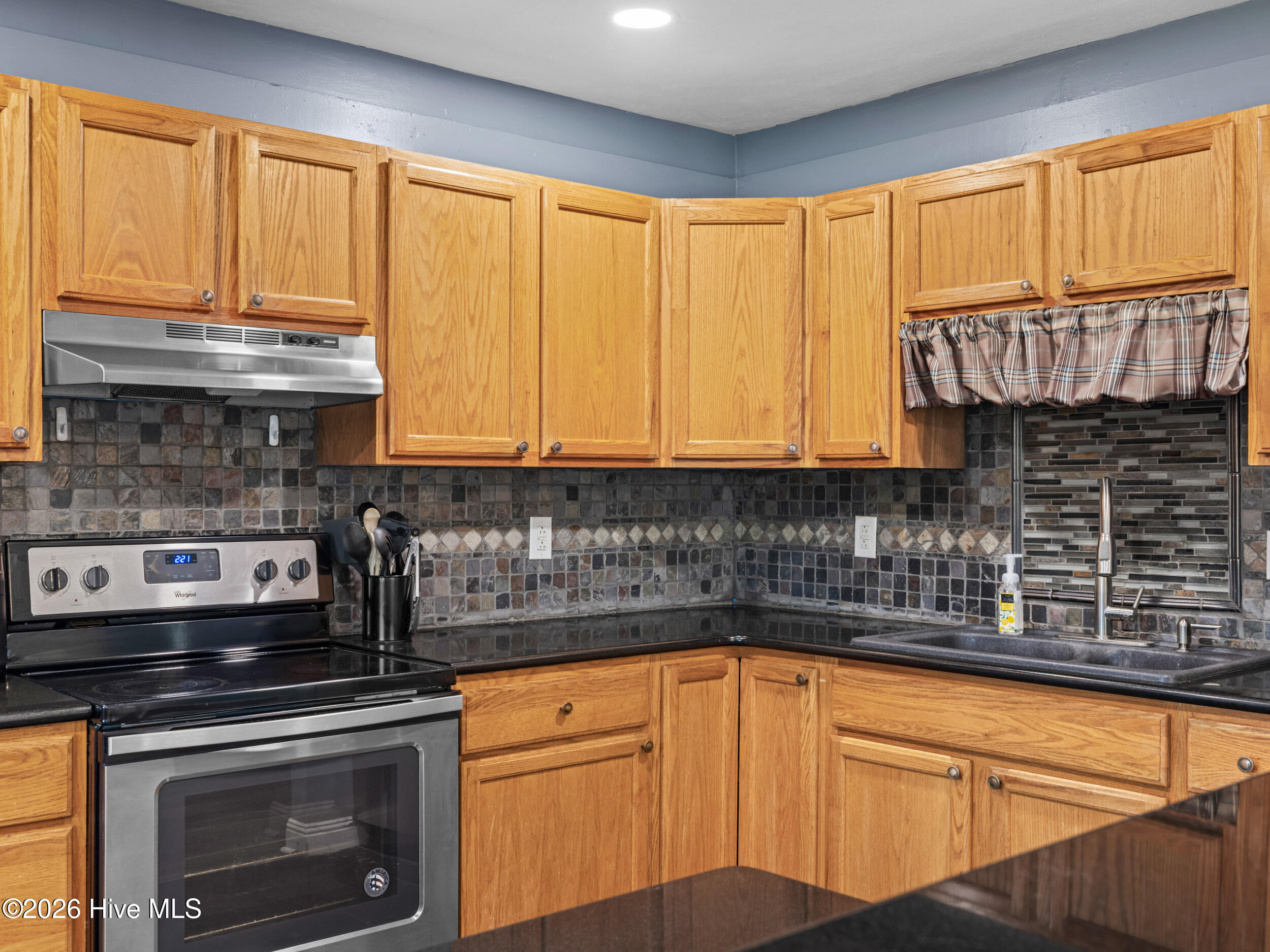 100550841 | Photo 12