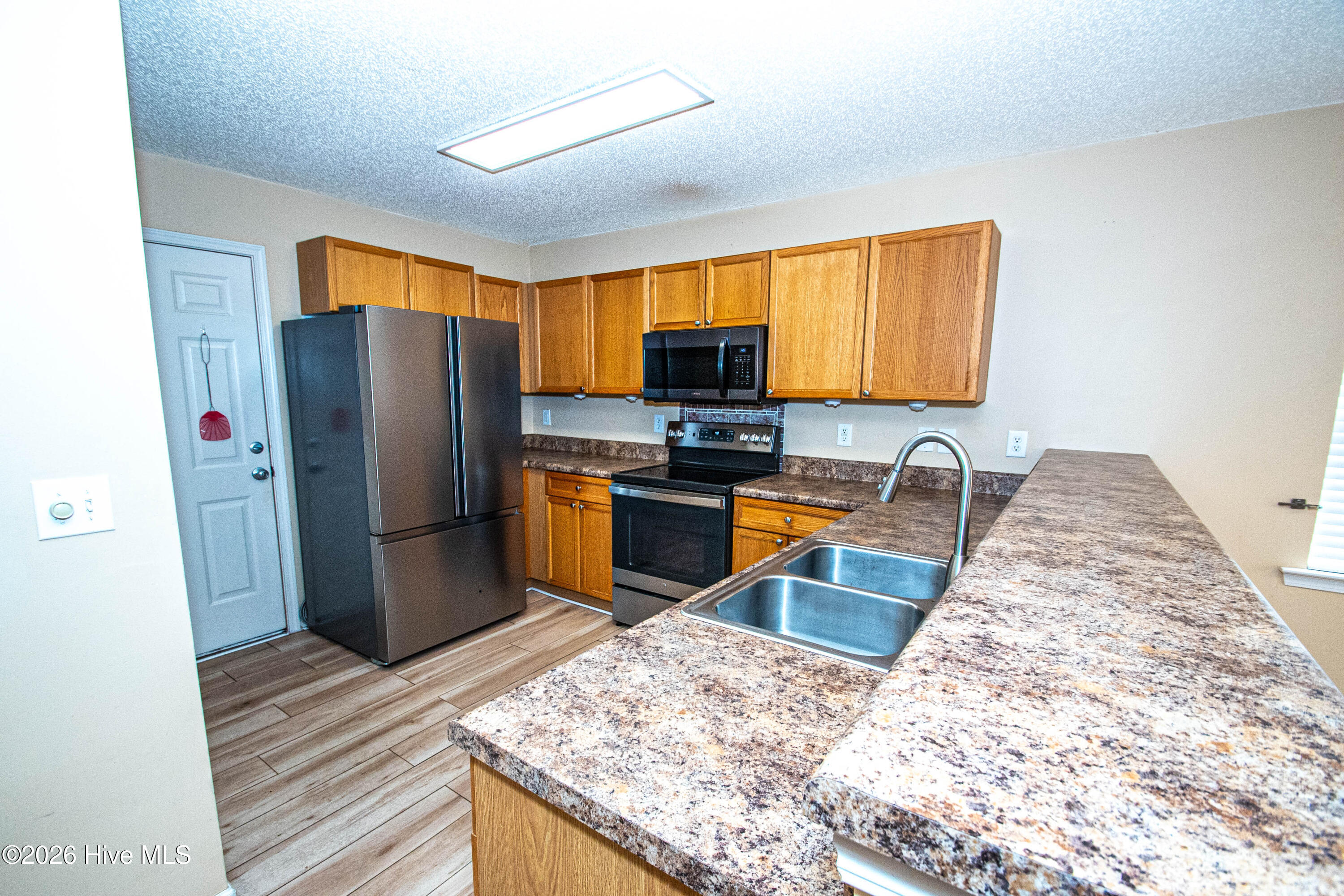 100567931 | Photo 25