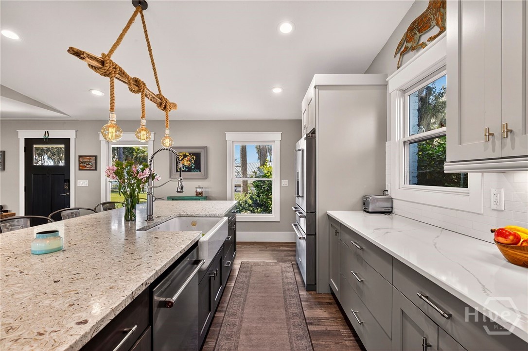 Island Gourmet Kitchen
