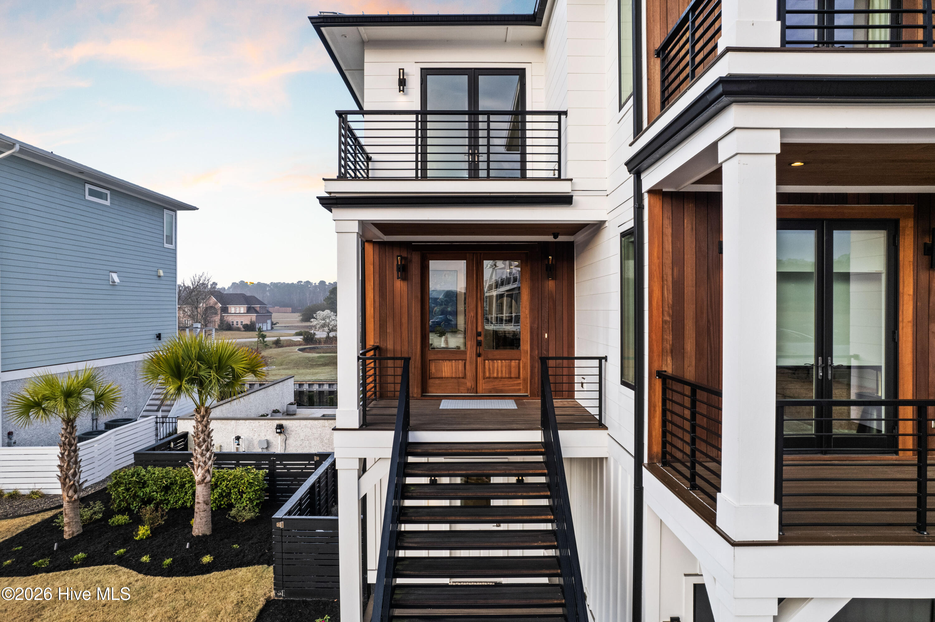 100567165 | Photo 114