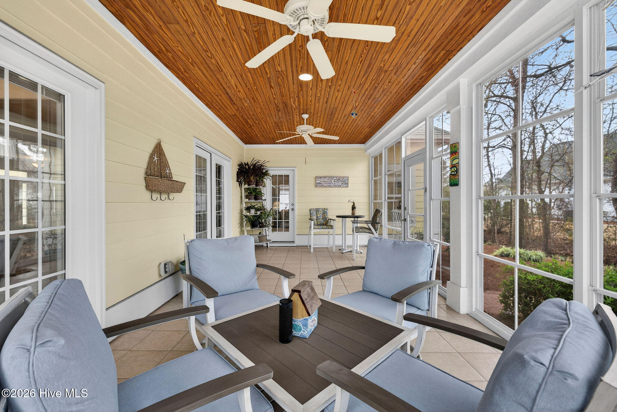 100557574 | Photo 42