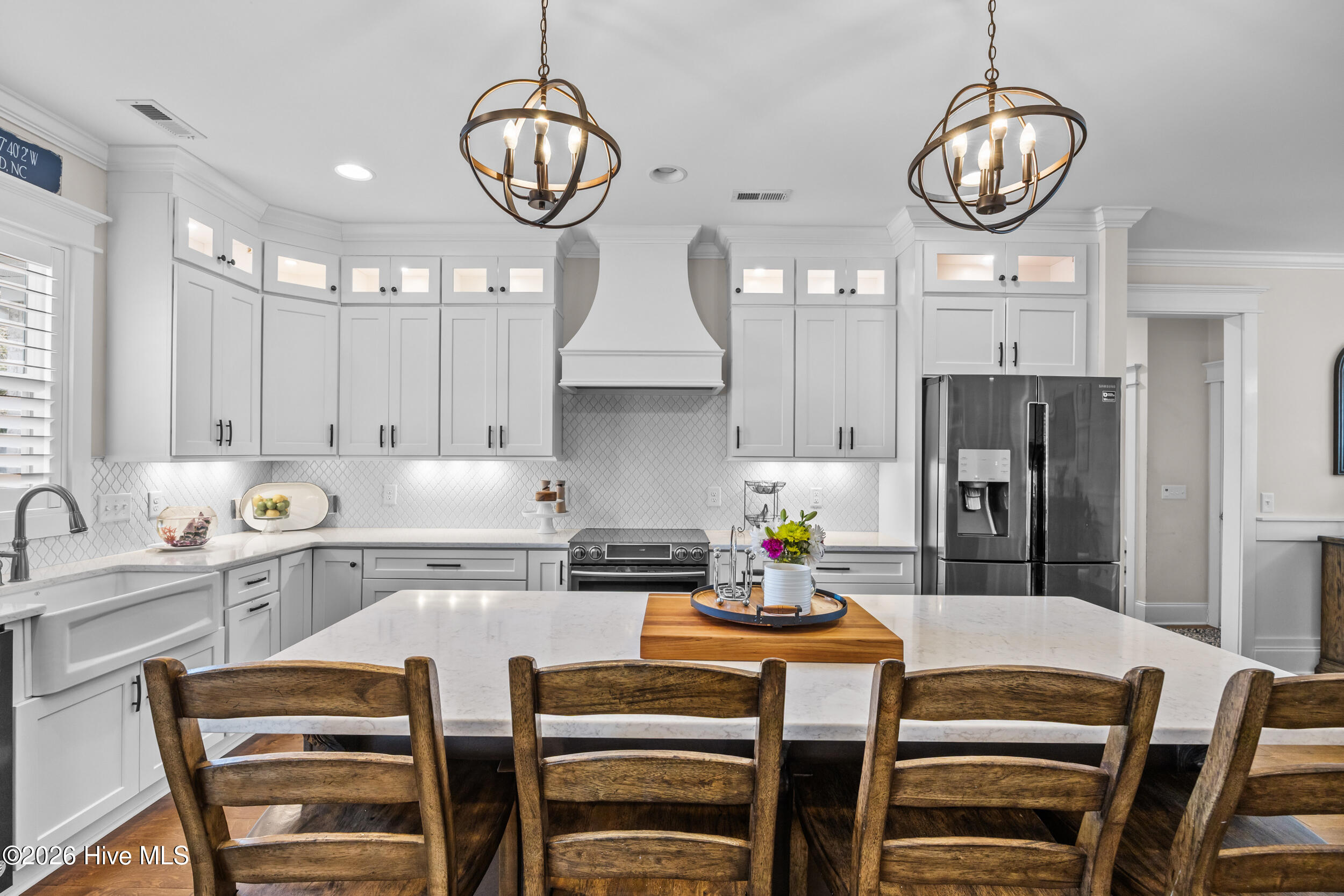 100562182 | Photo 24