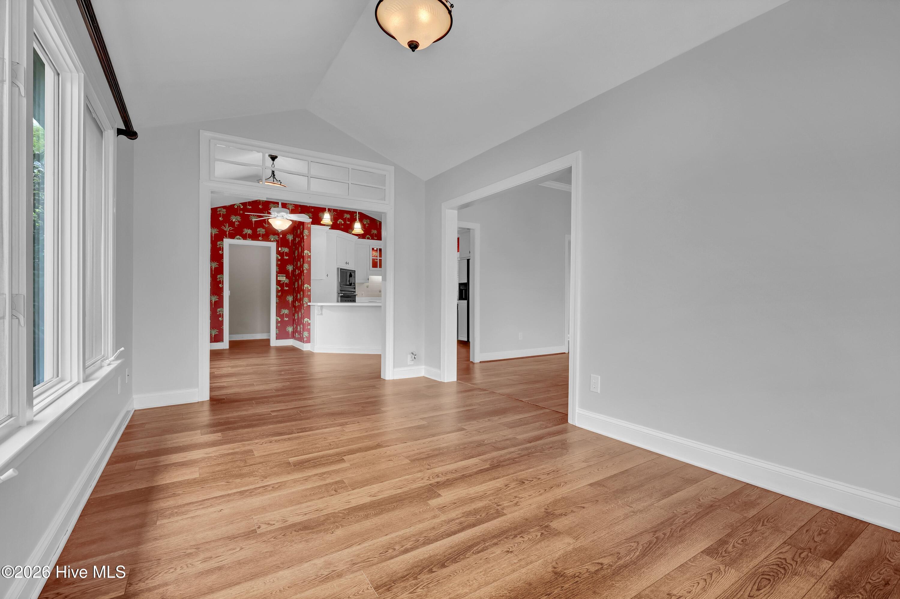 100566096 | Photo 19