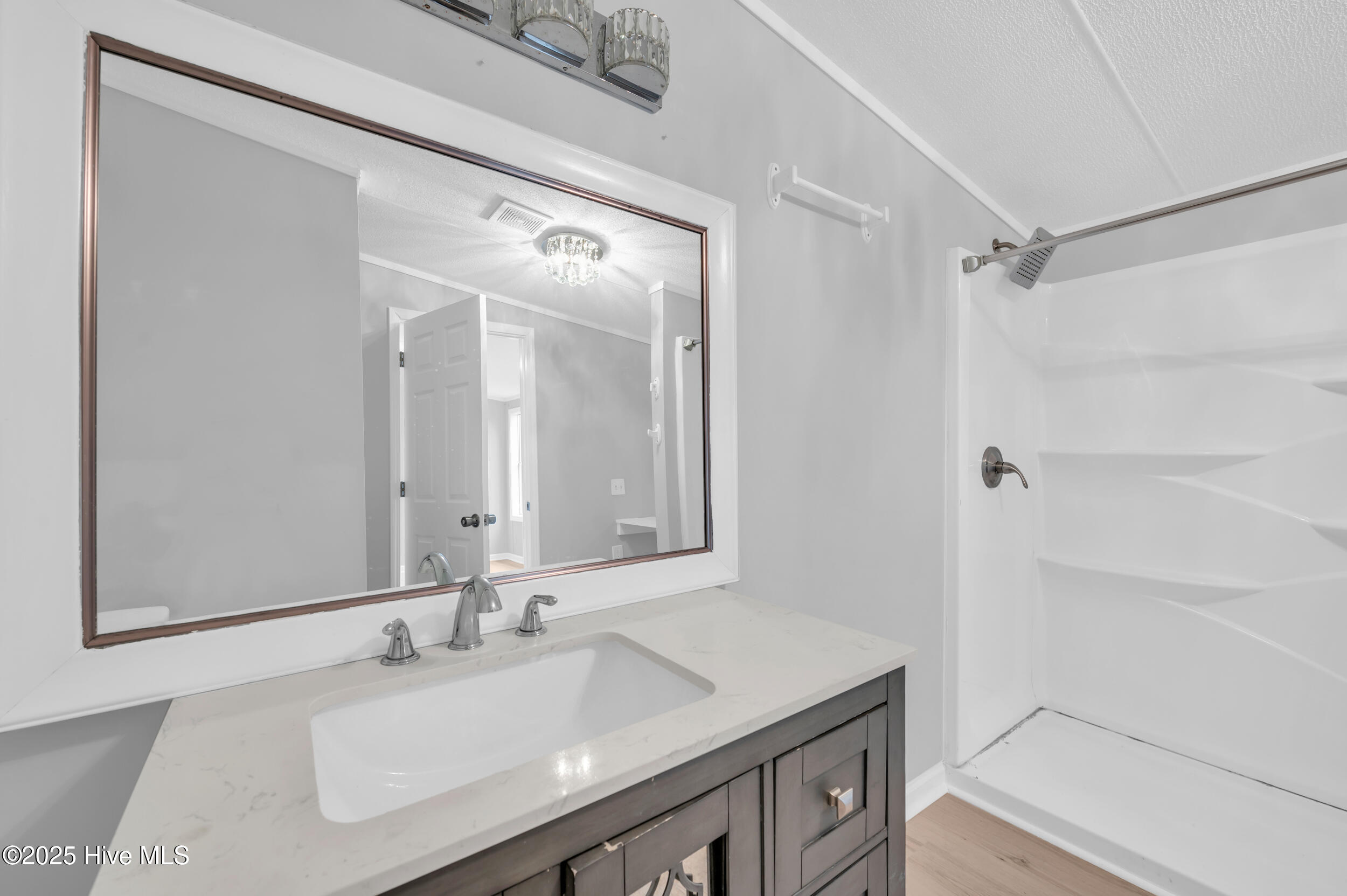 100534761 | Photo 21