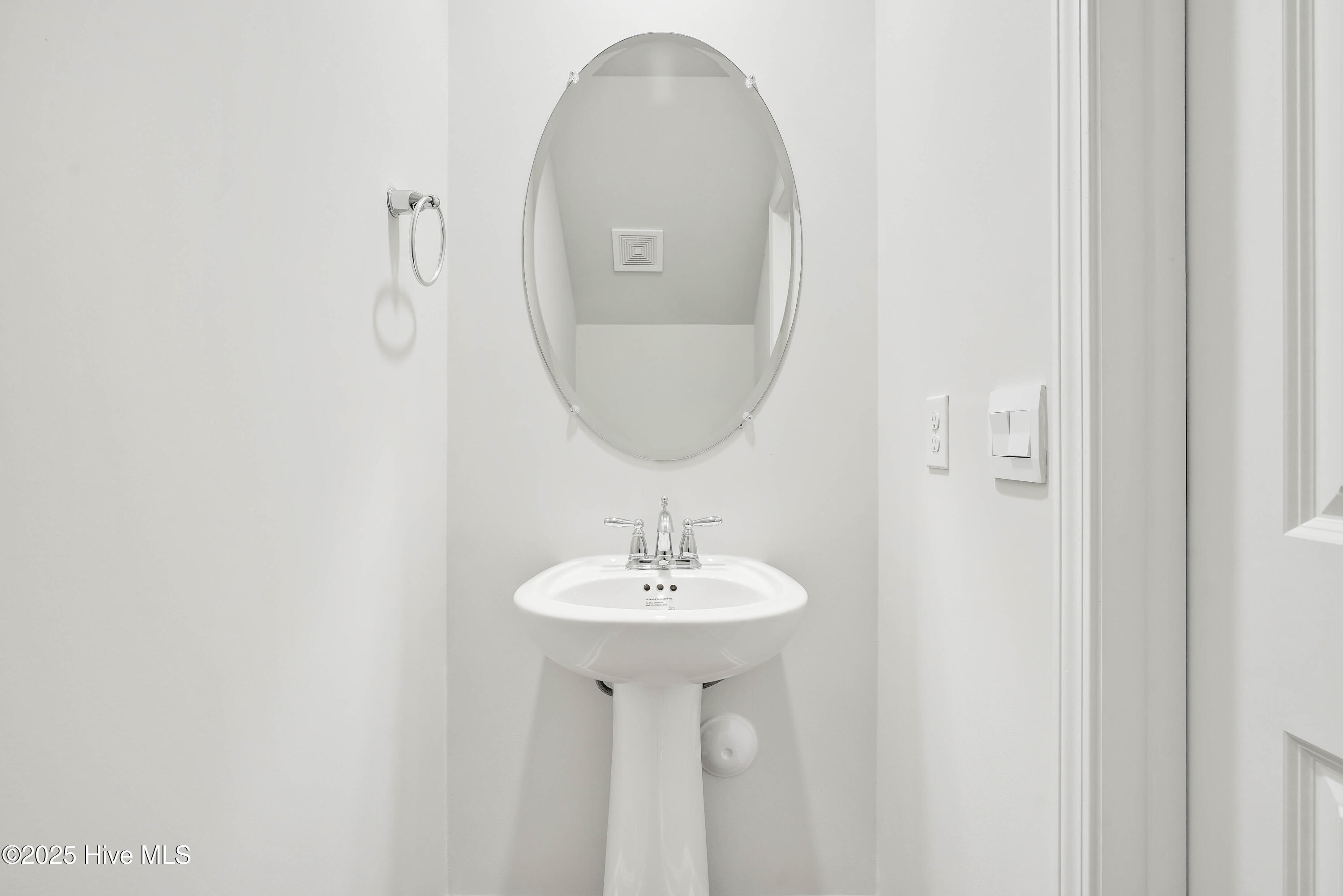 100518882 | Photo 16