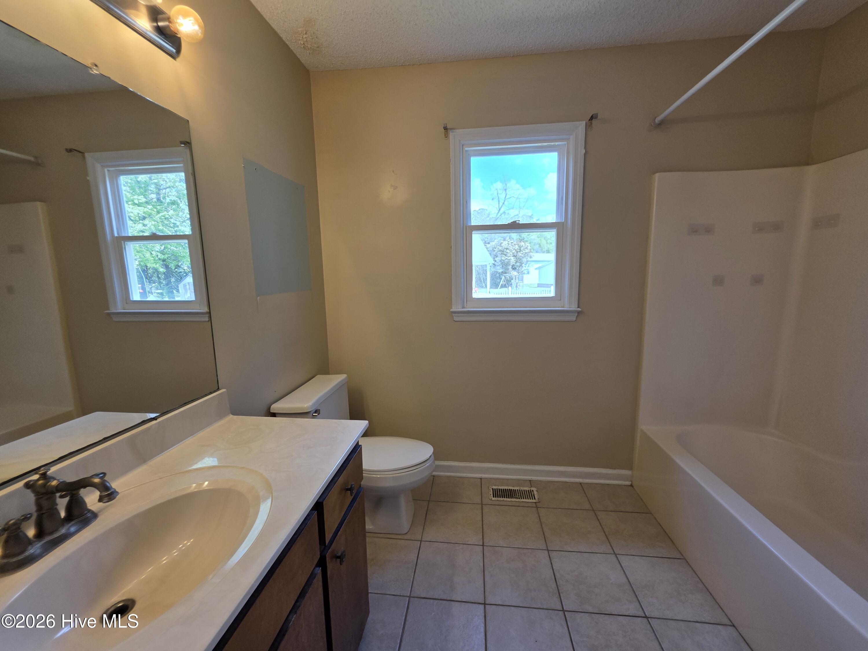 100570151 | Photo 12