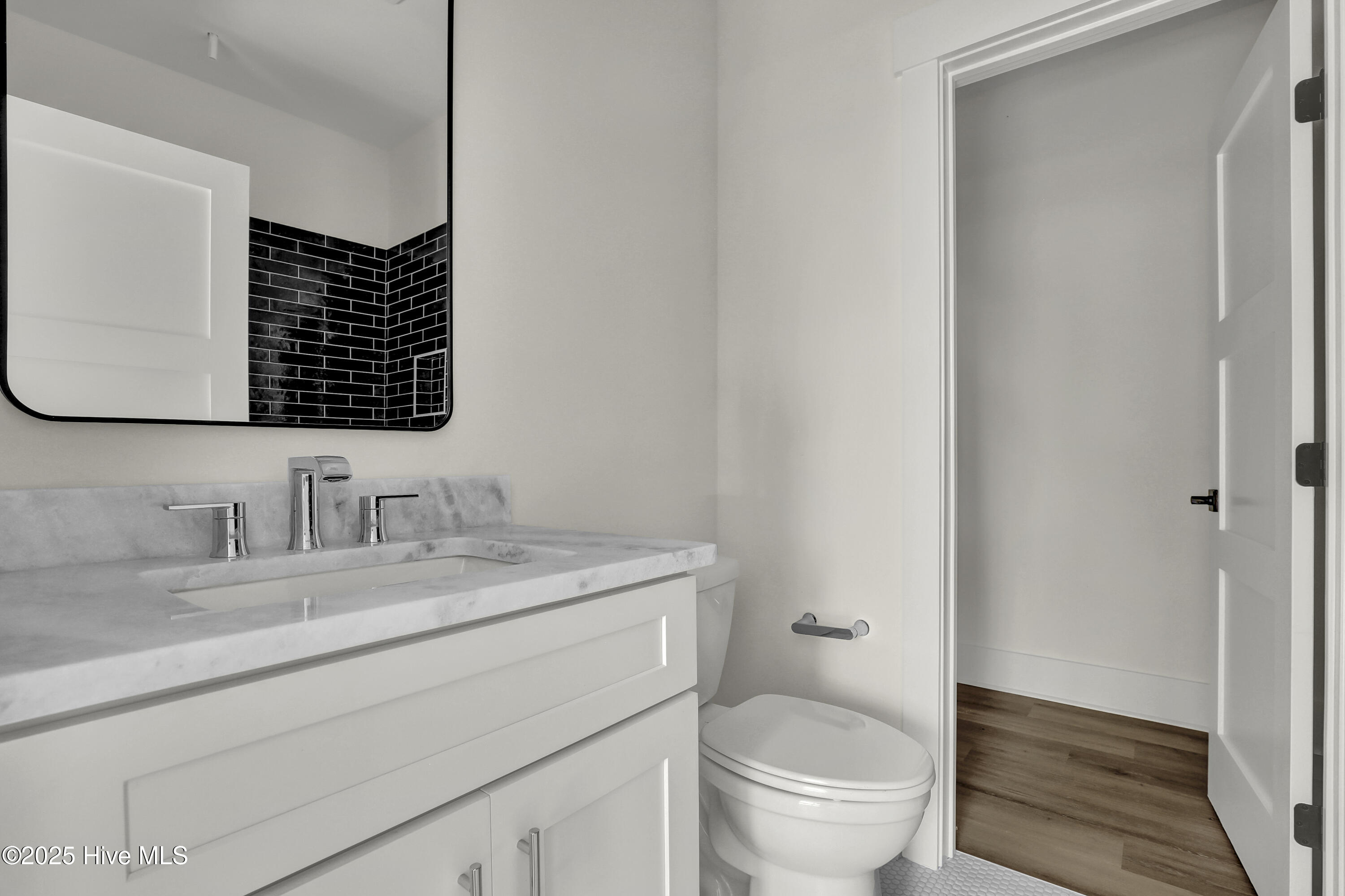 100536575 | Photo 28