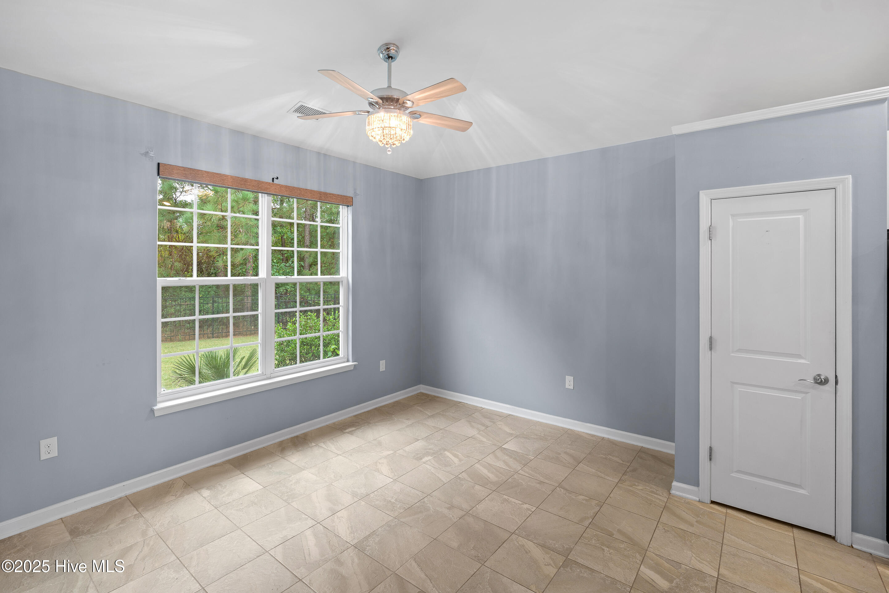 100533720 | Photo 19