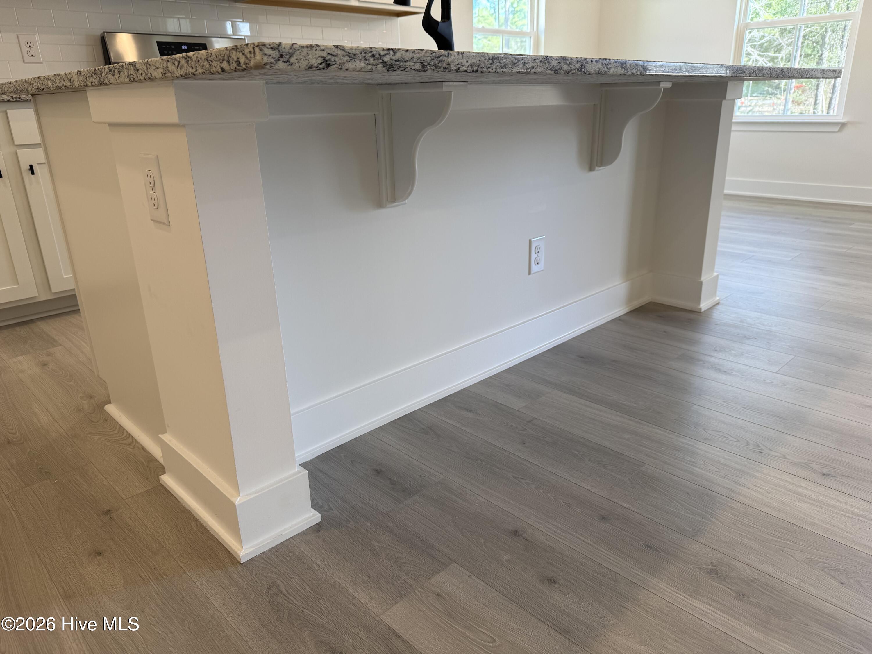 100546686 | Photo 19