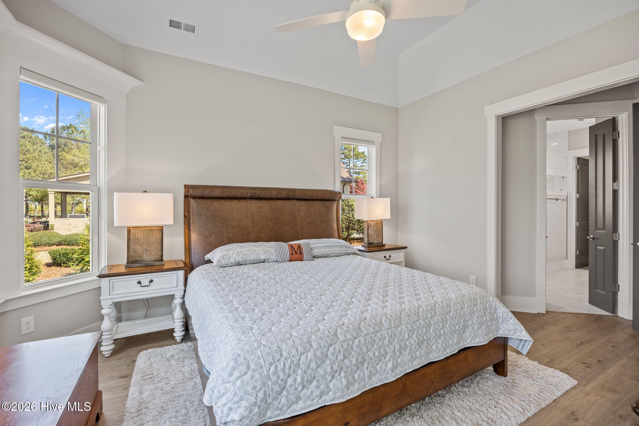 100563731 | Photo 32