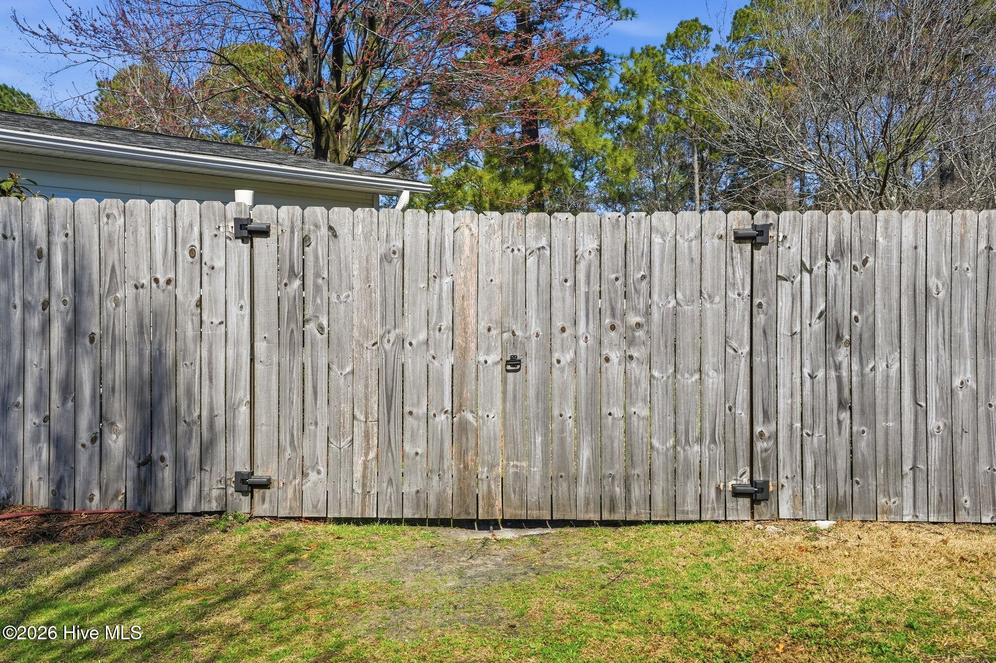 100557423 | Photo 82