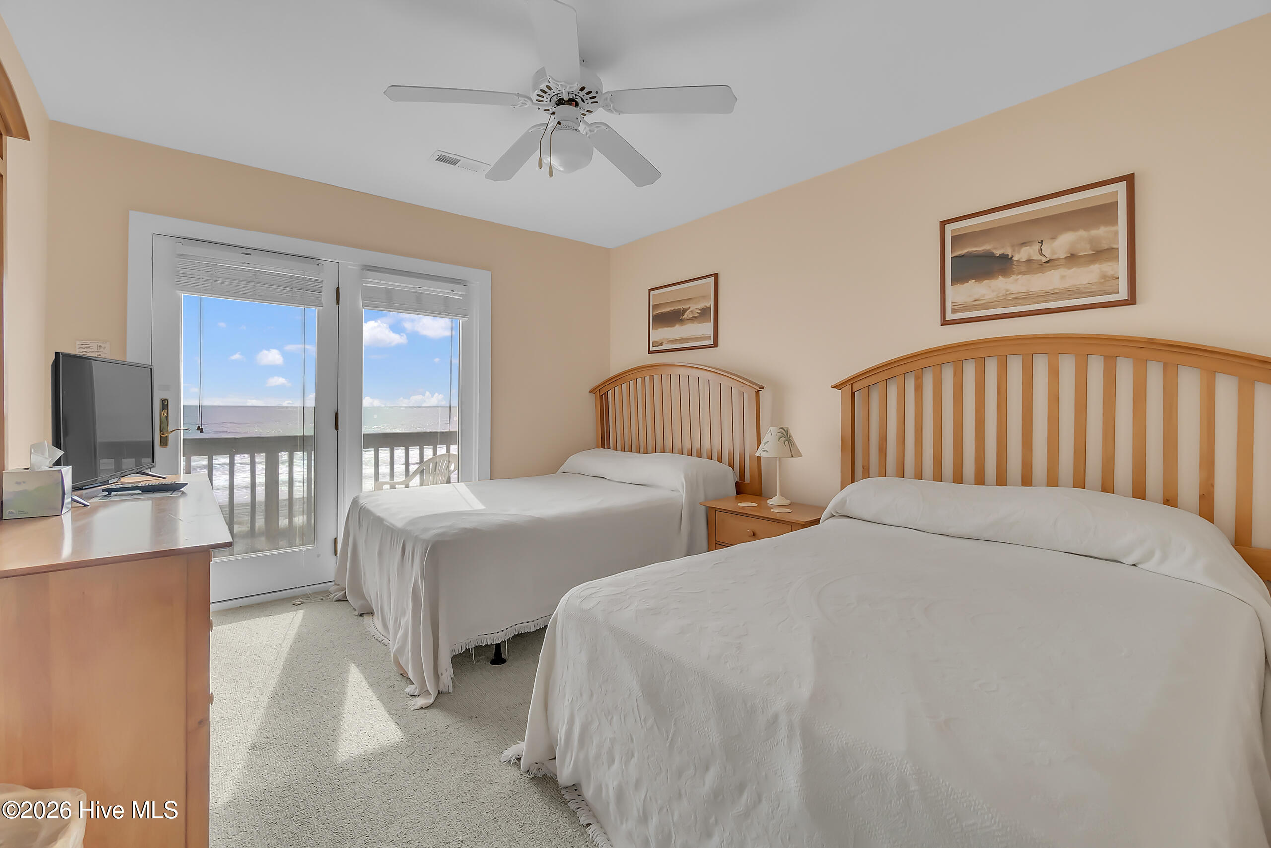 100568884 | Photo 52