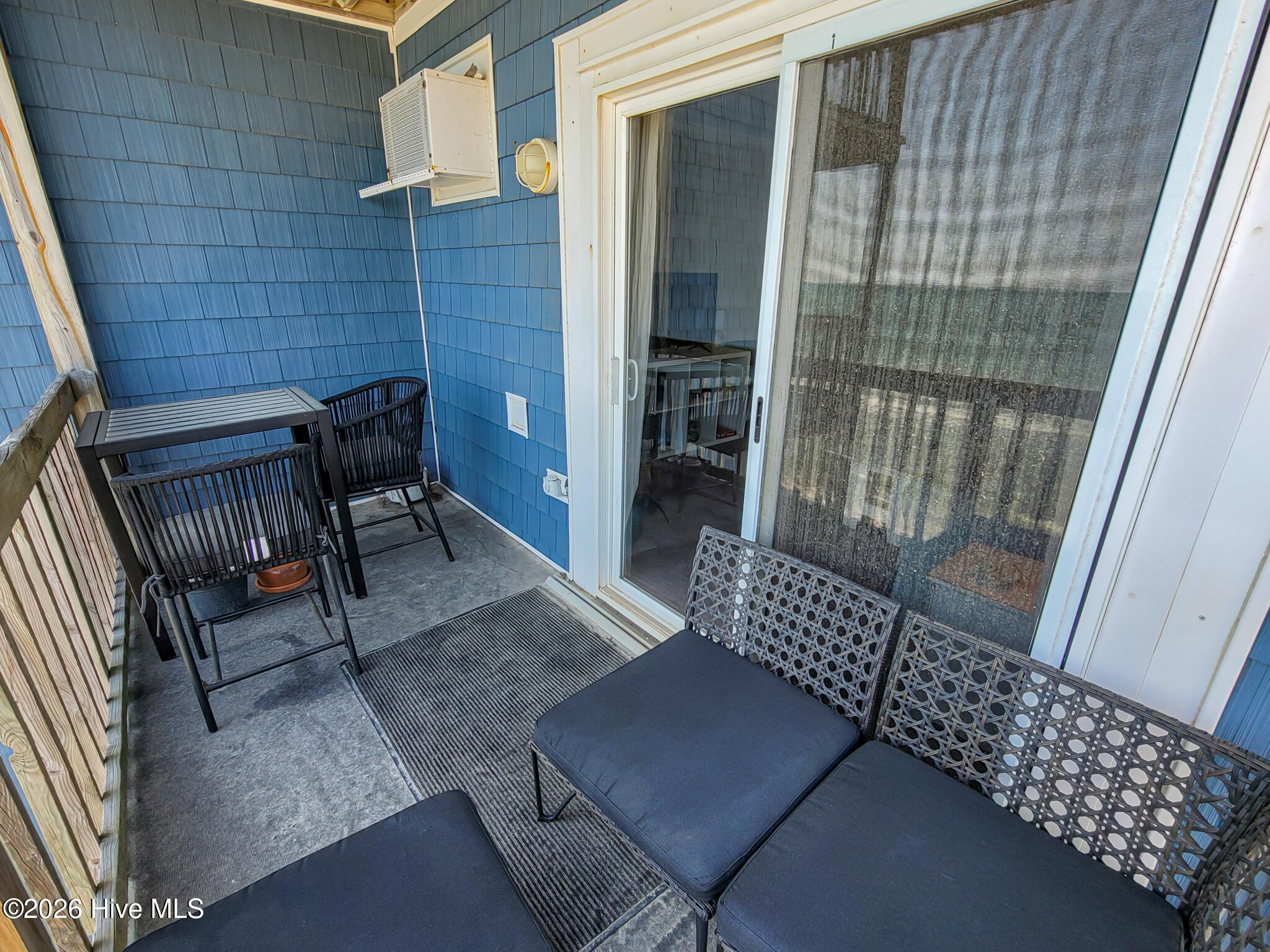 100553156 | Photo 11