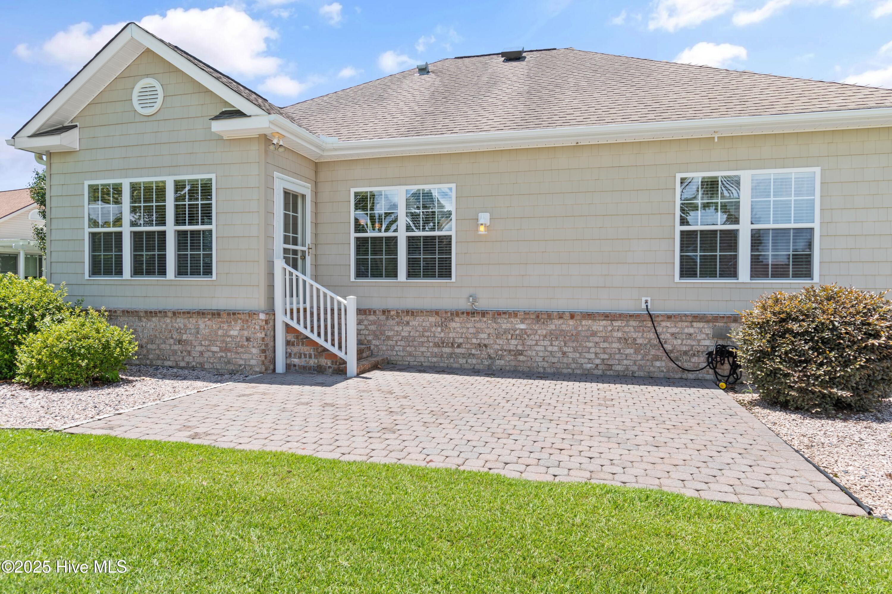 100518385 | Photo 33