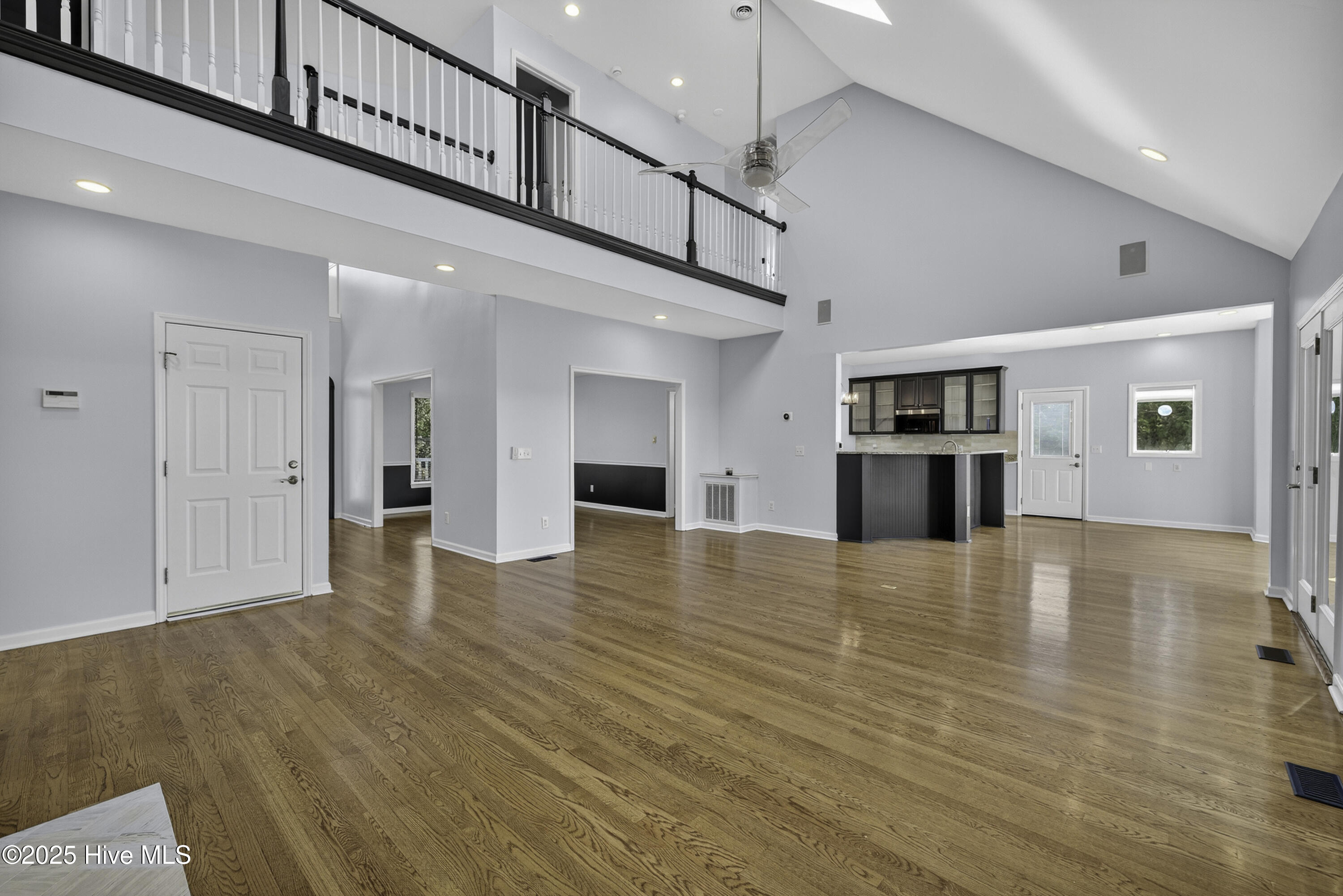 100539038 | Photo 33