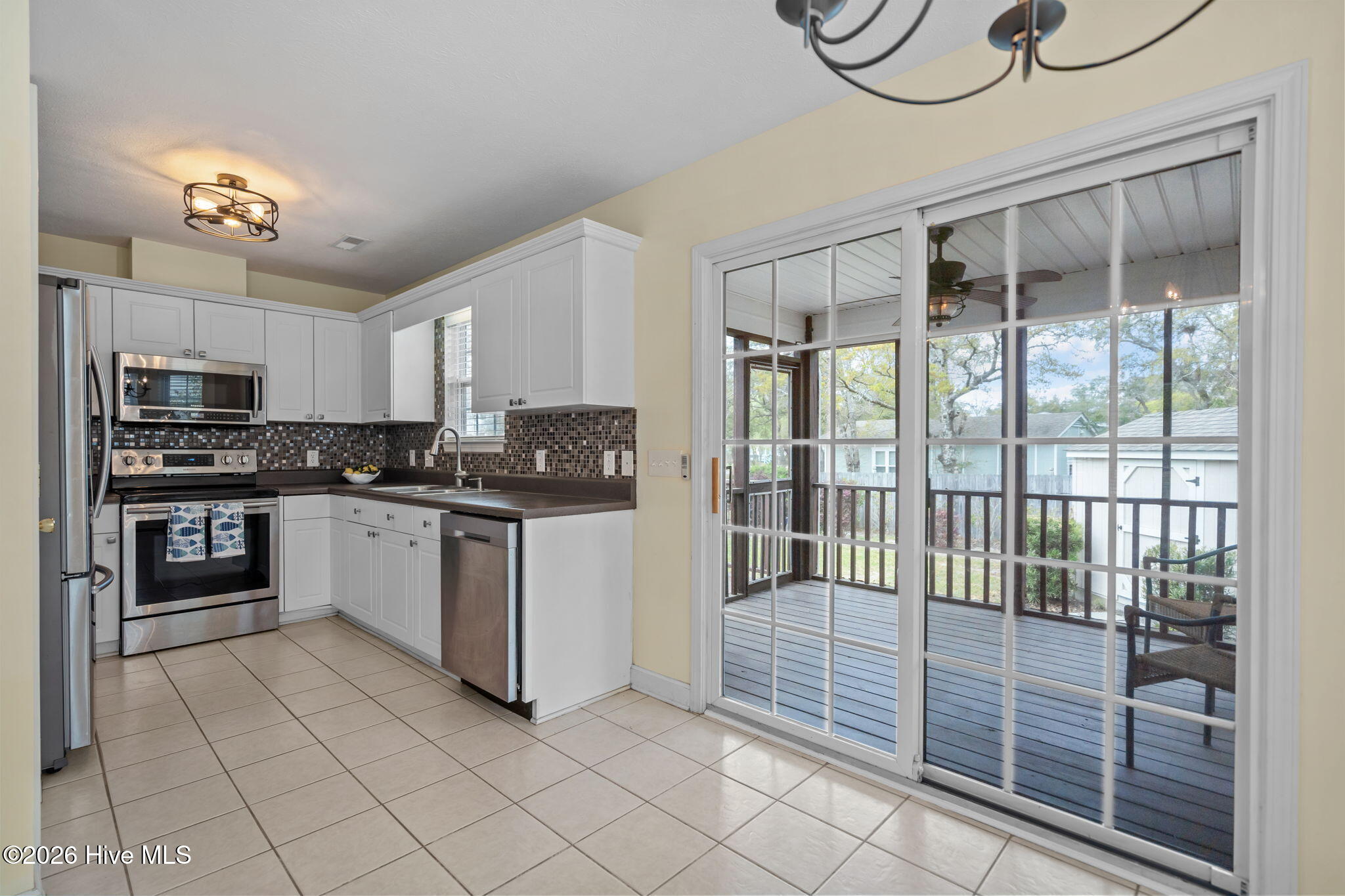 100564732 | Photo 11