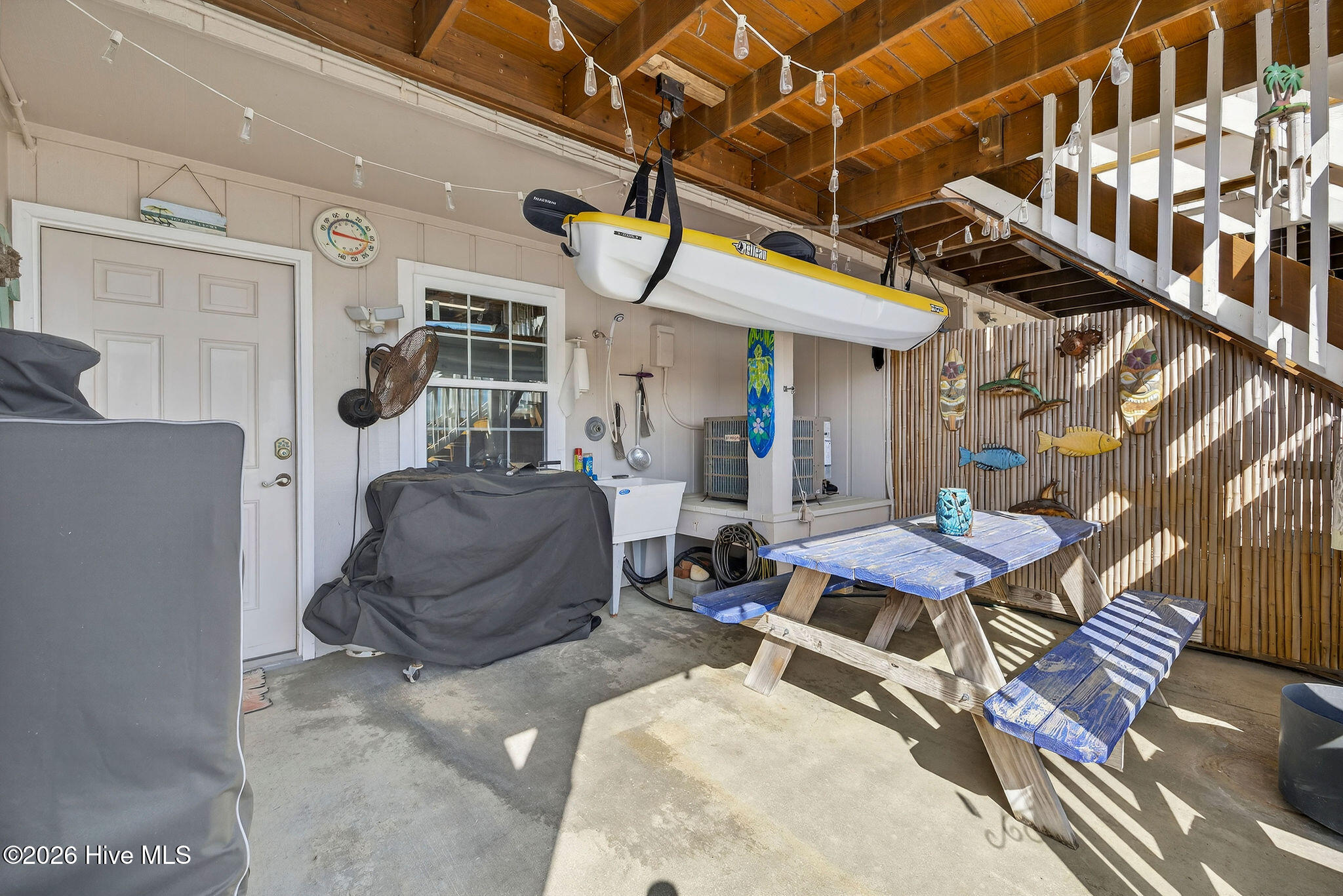 100564348 | Photo 36