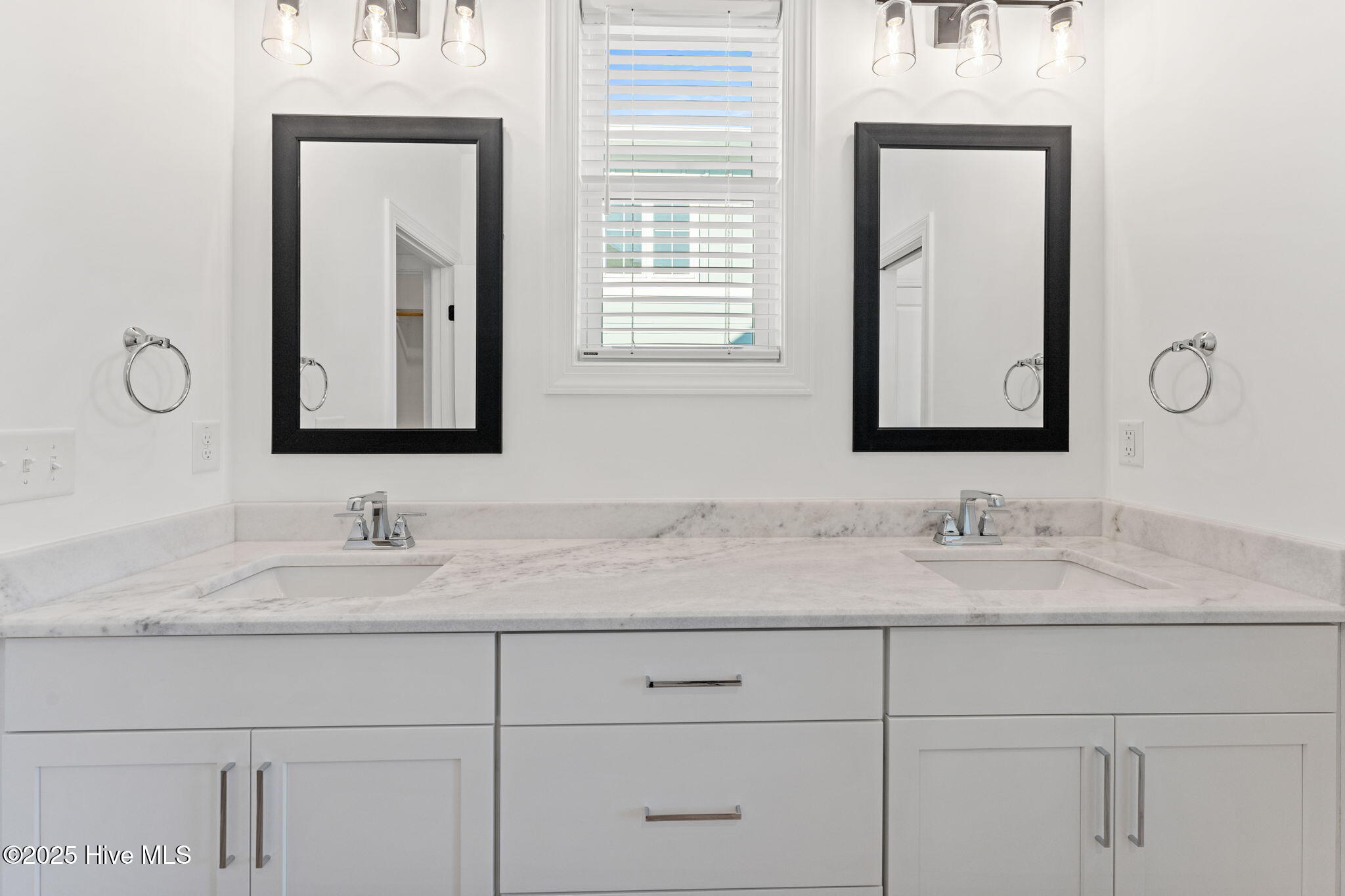 100539772 | Photo 40