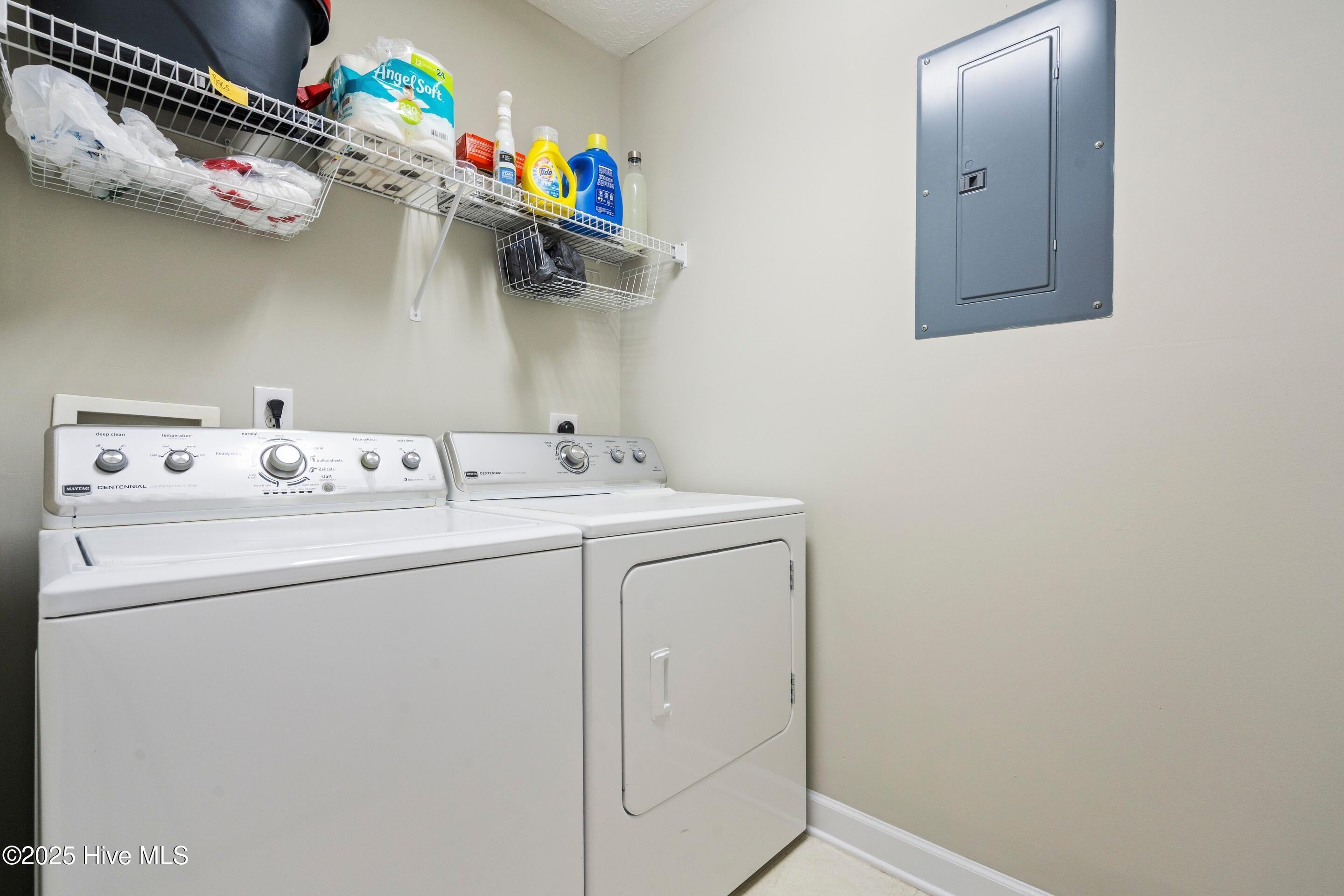 100546792 | Photo 40