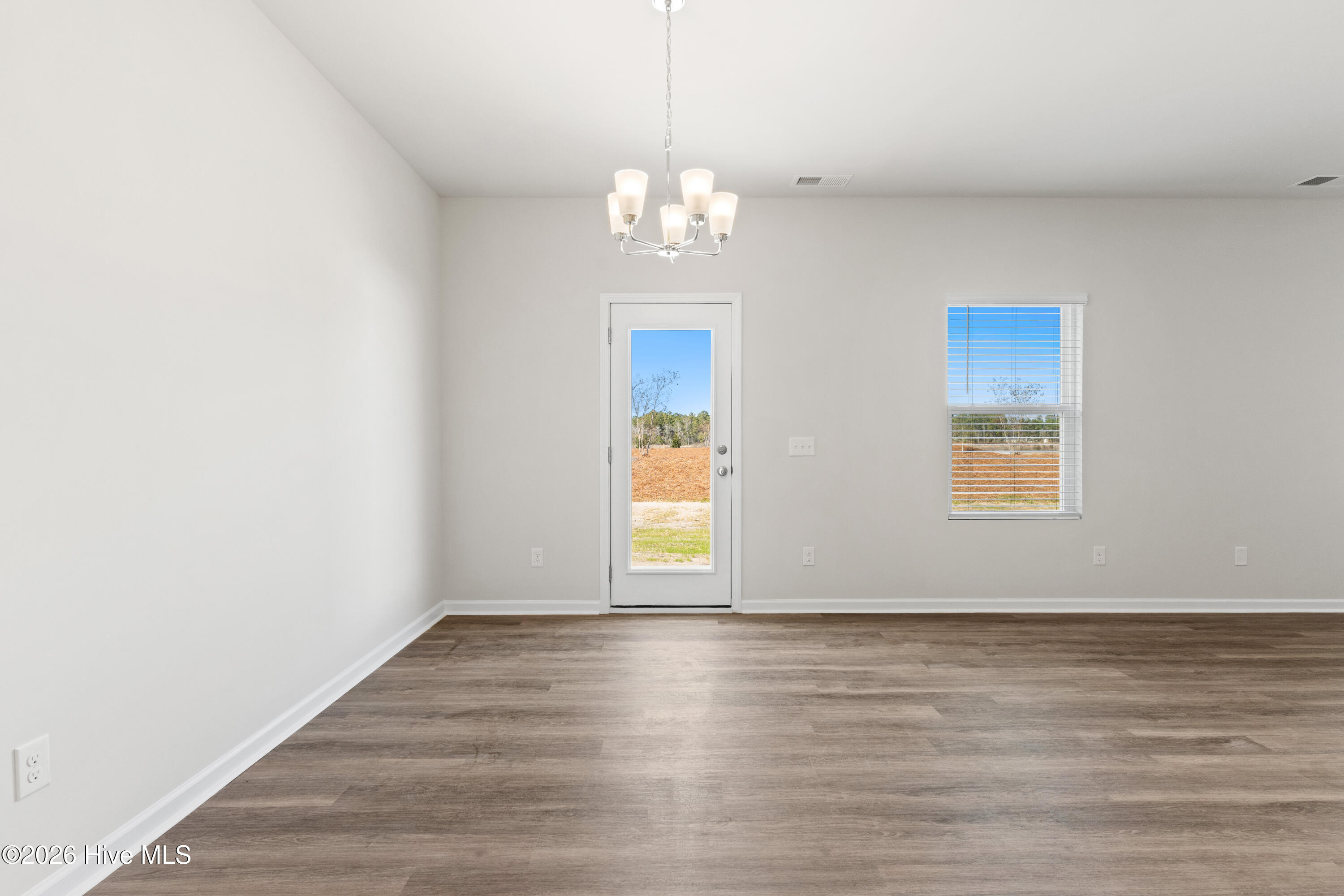 100538180 | Photo 39