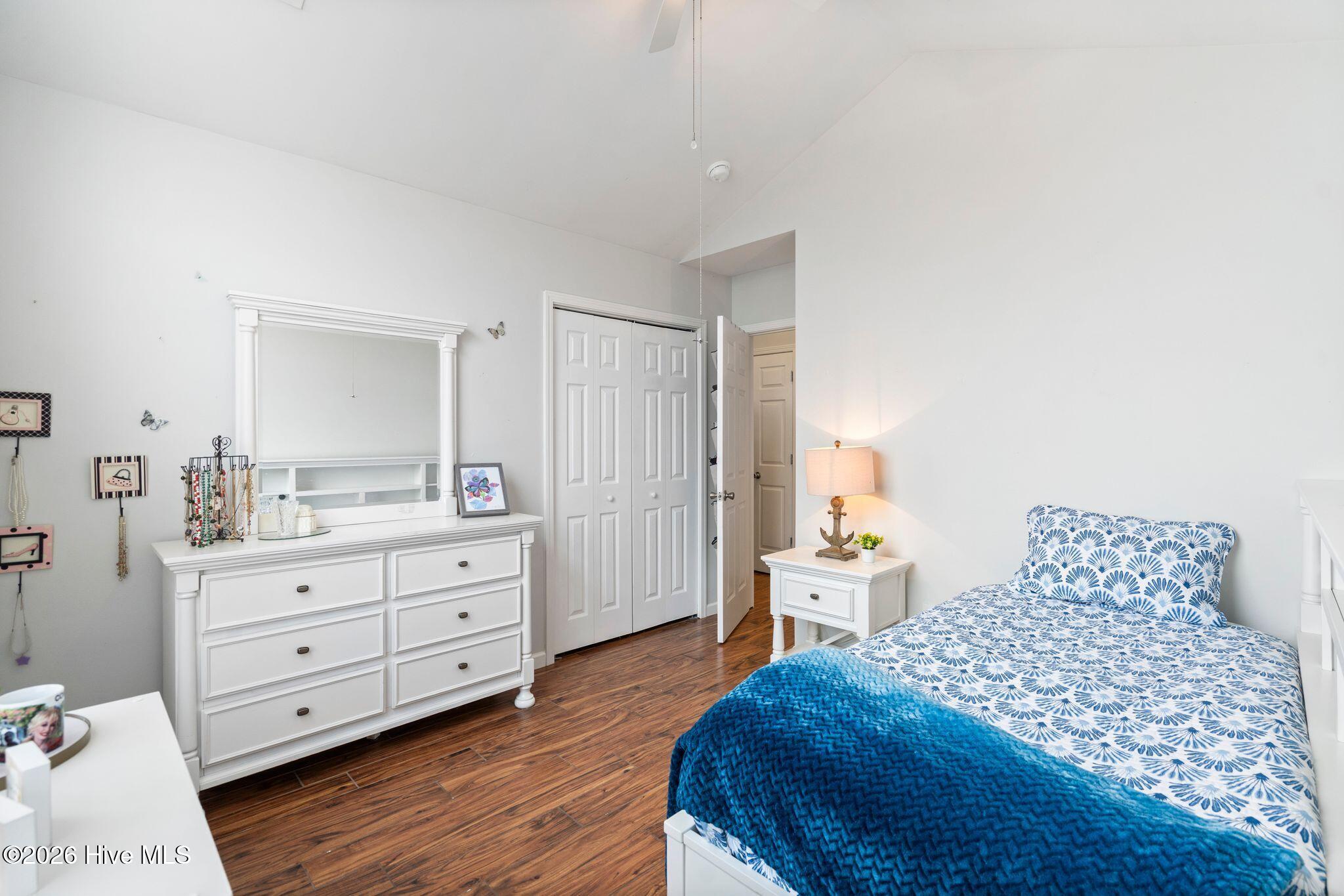 100557294 | Photo 38