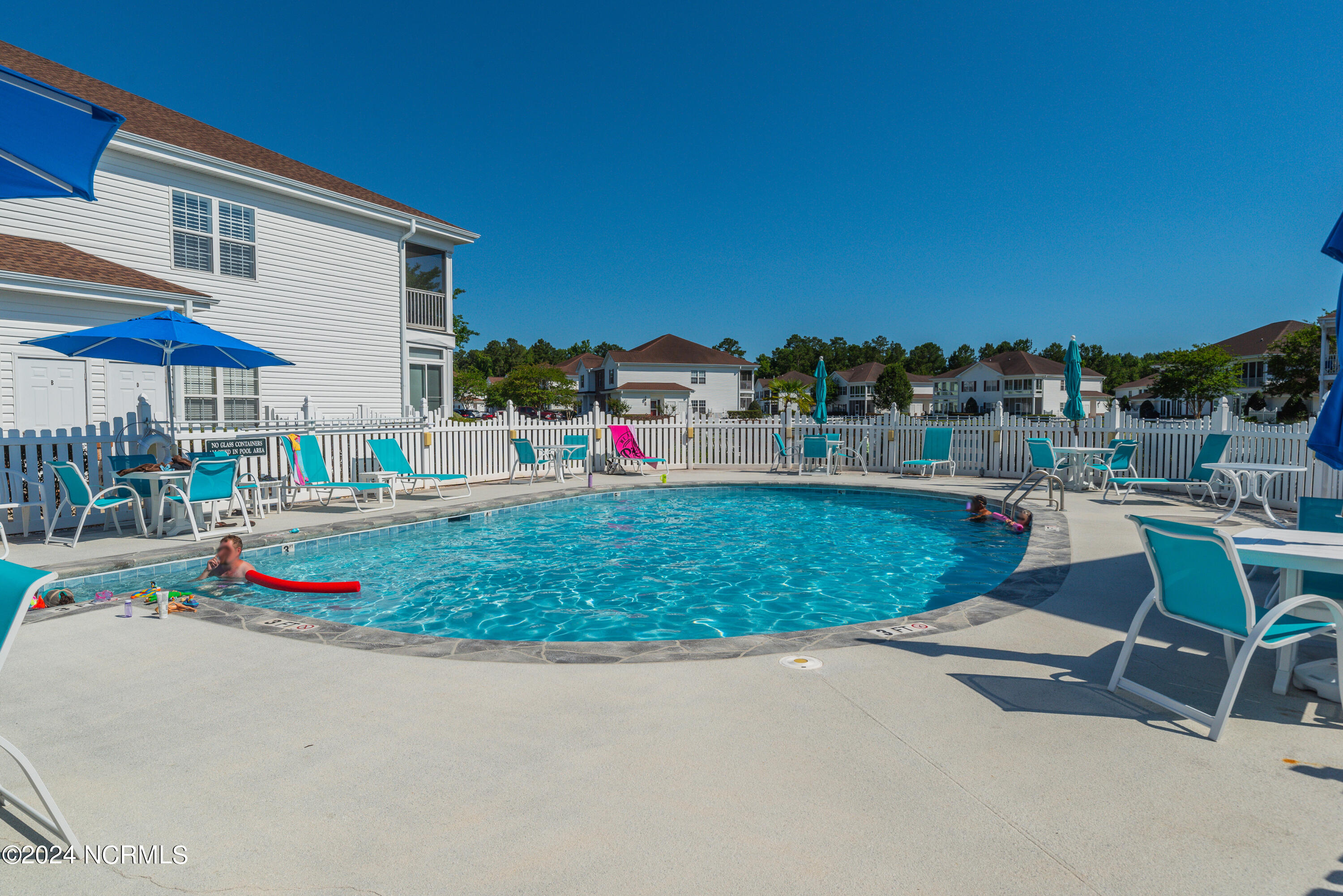 100563661 | Photo 40