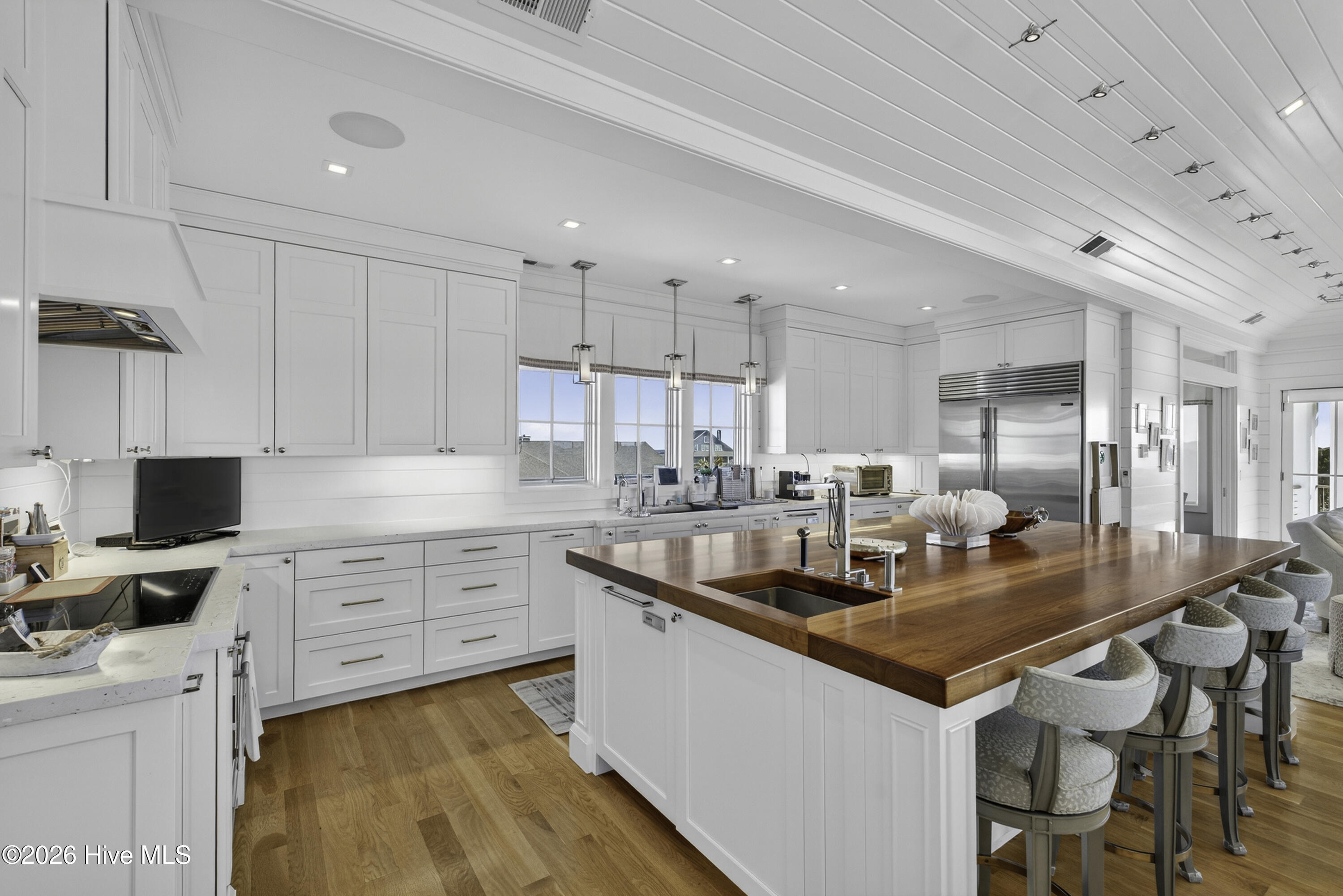 100557560 | Photo 19