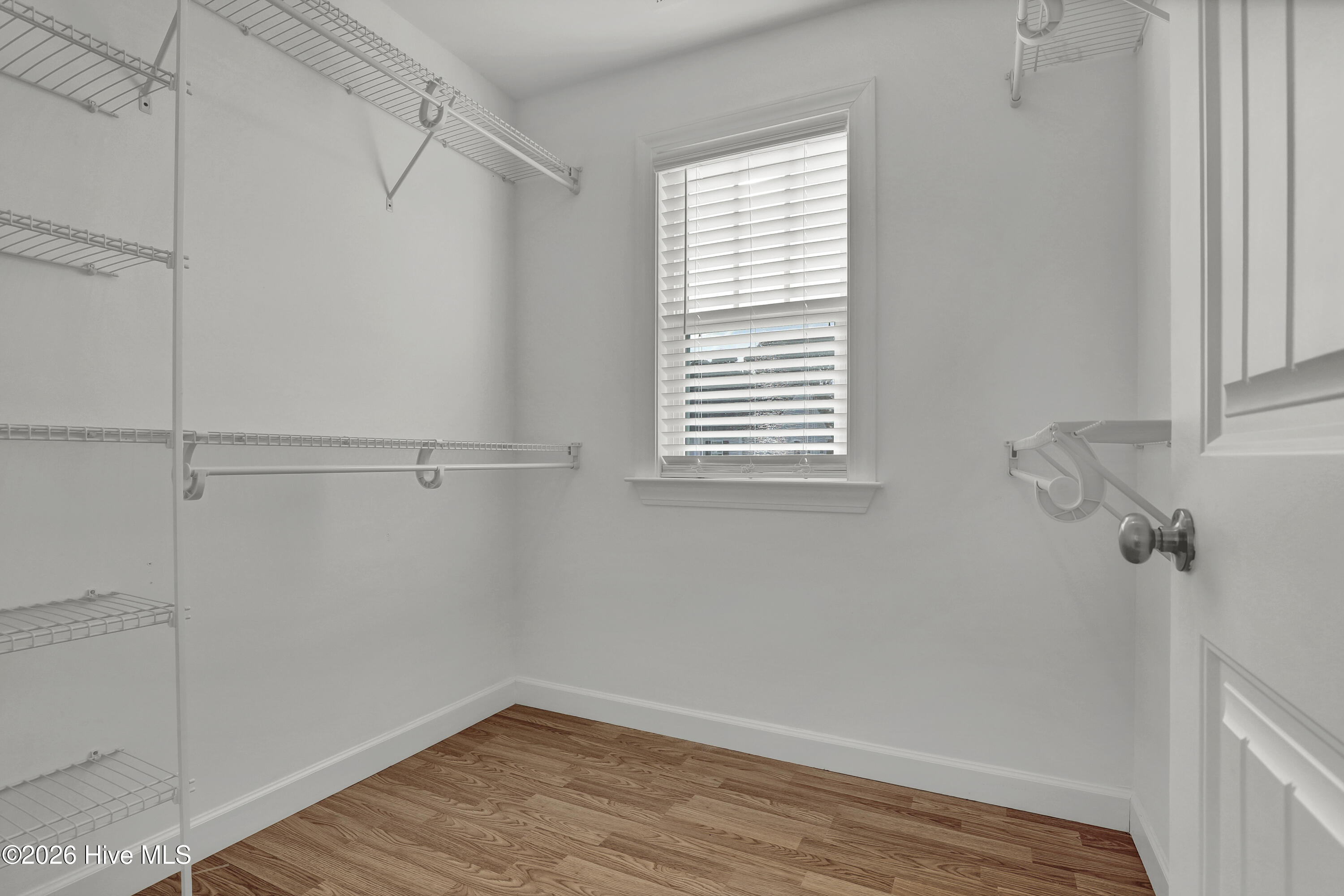 100550895 | Photo 24