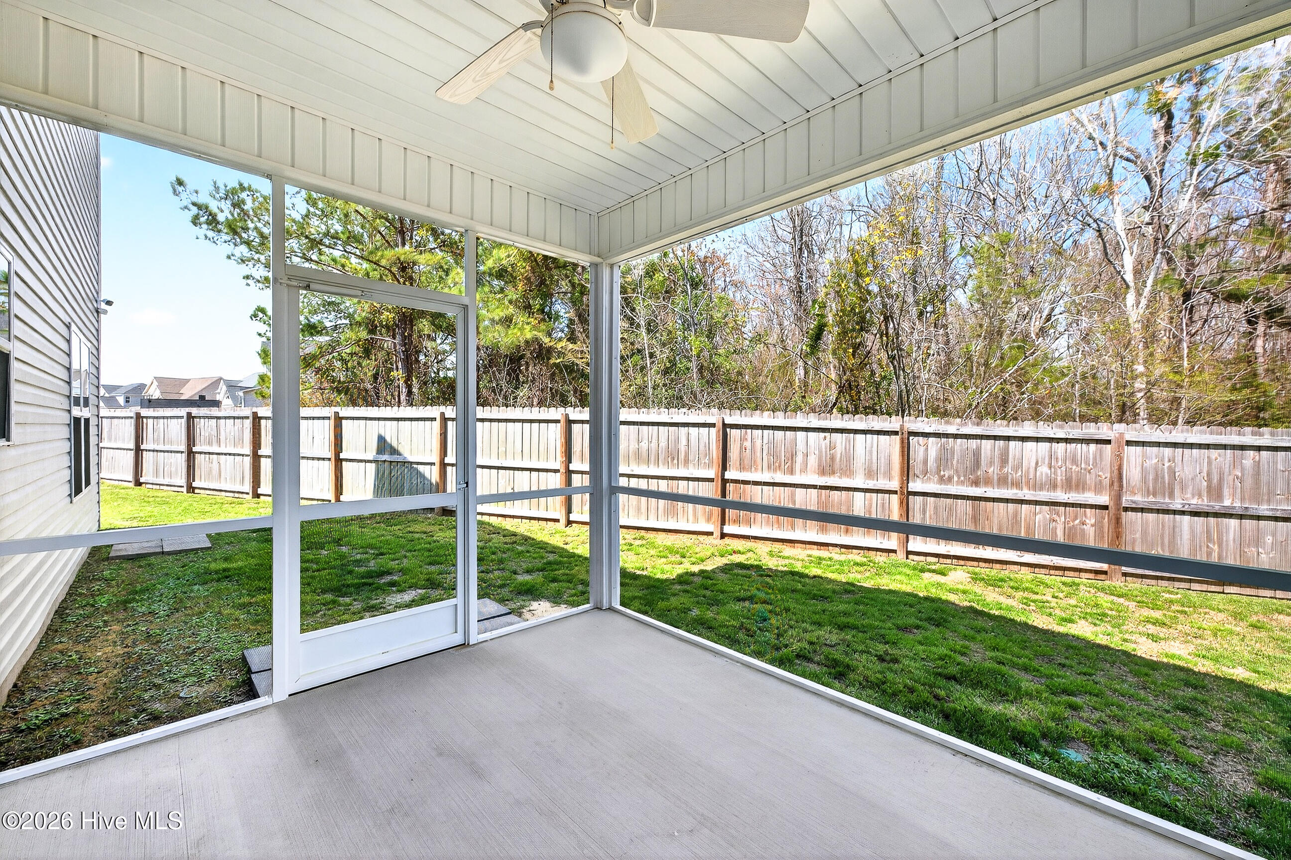 100561863 | Photo 33