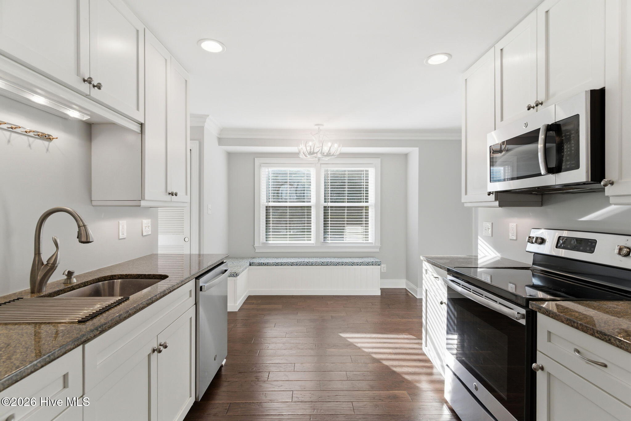 100569519 | Photo 12