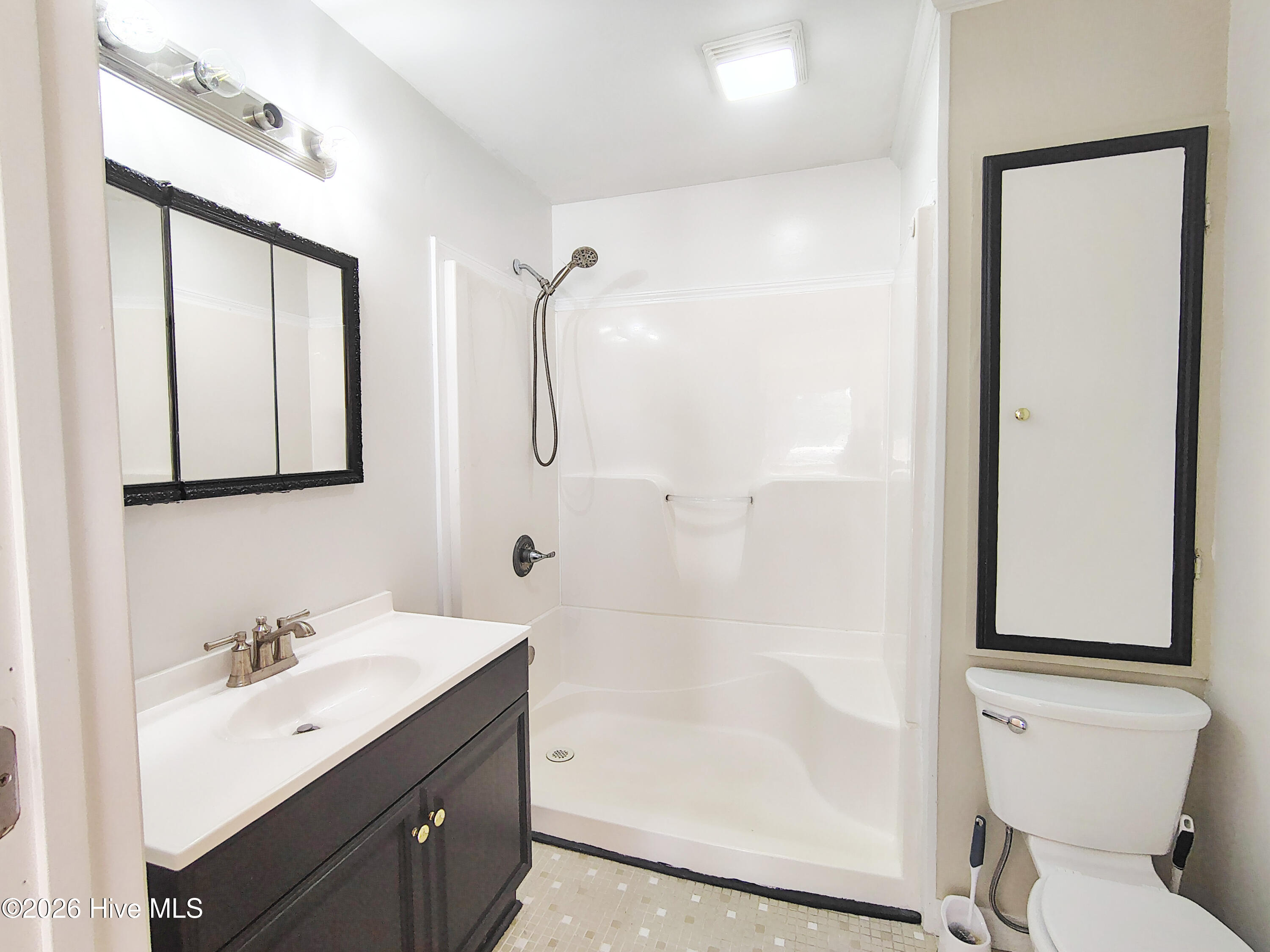 100566737 | Photo 11