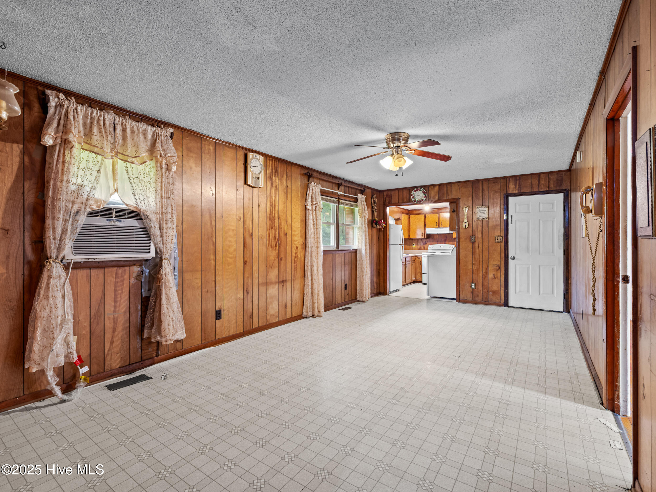 100524273 | Photo 13