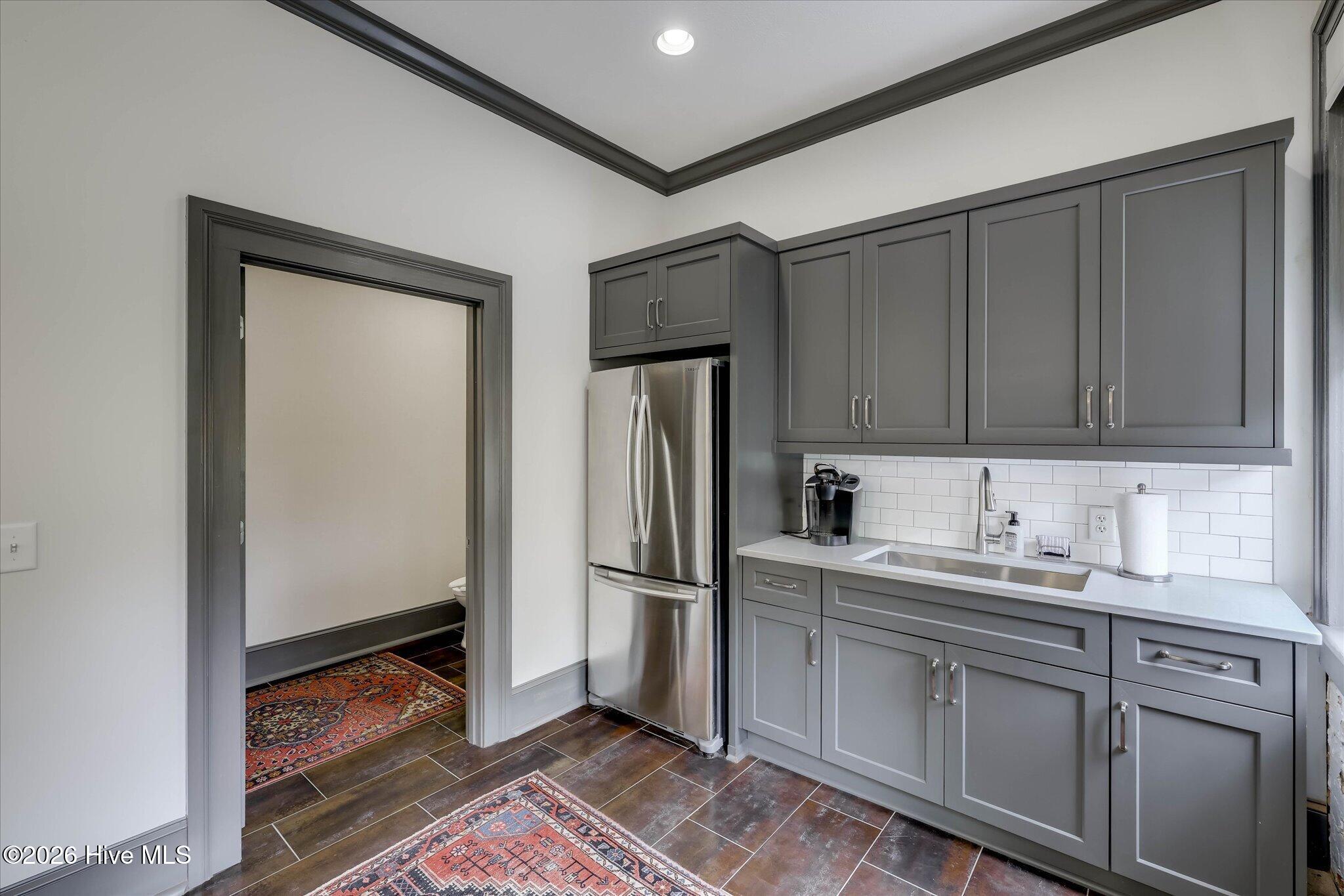 302 Park kitchen