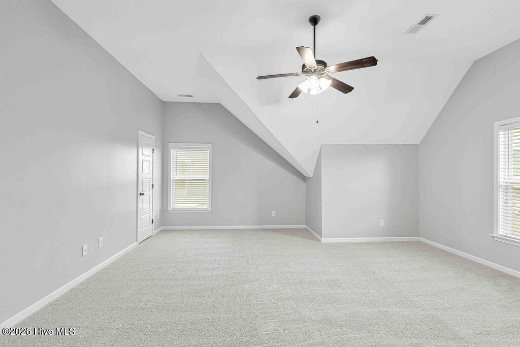 100548964 | Photo 36