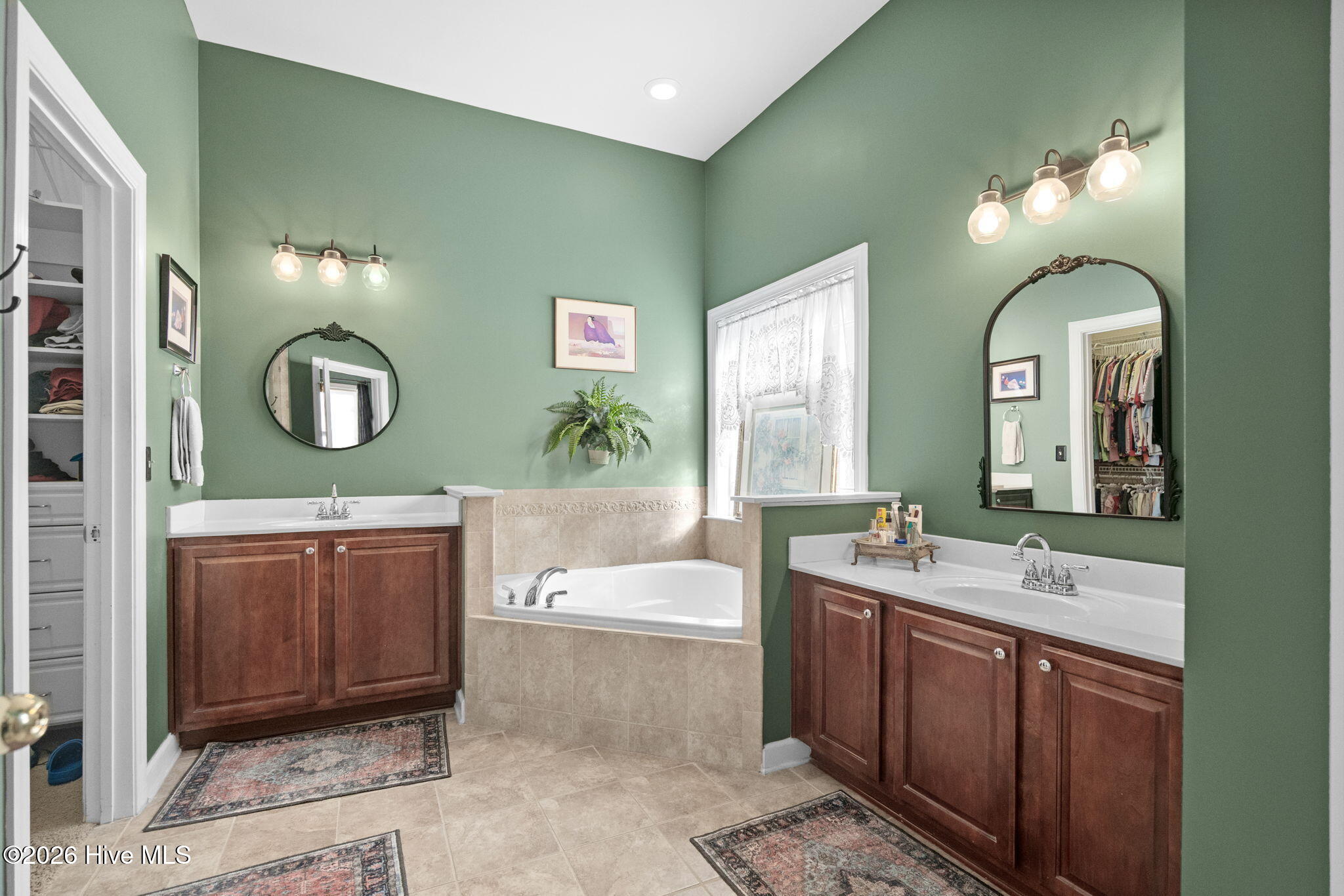 100546321 | Photo 18