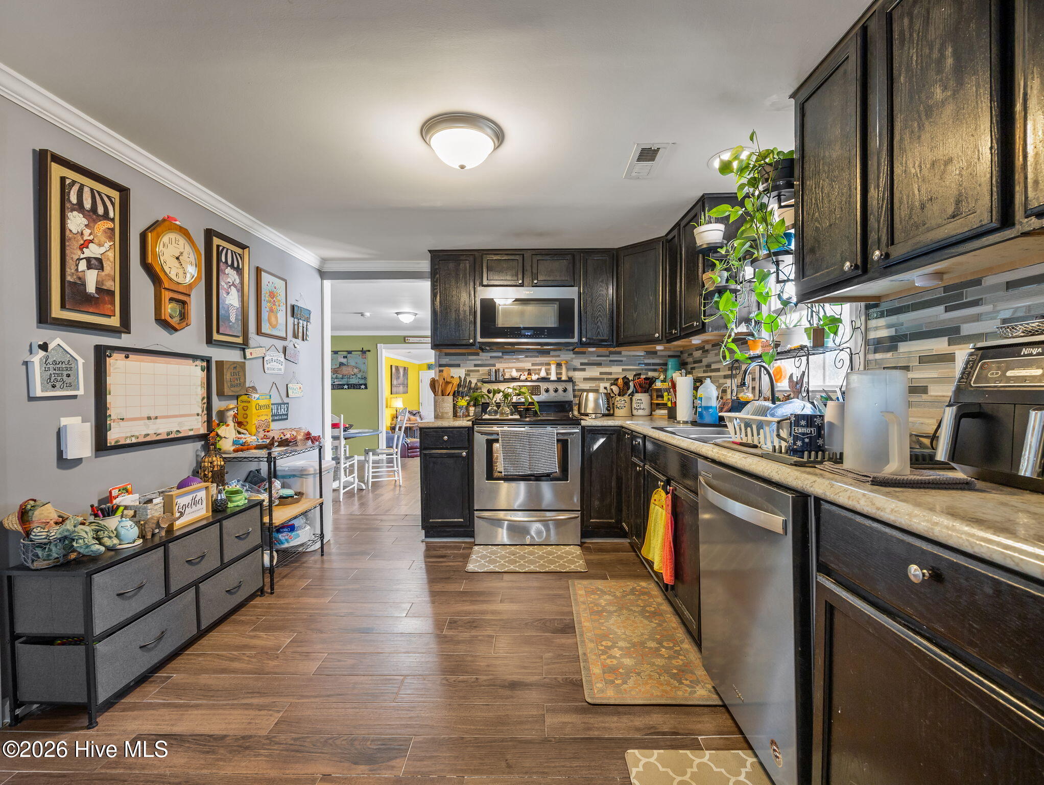 100566121 | Photo 32