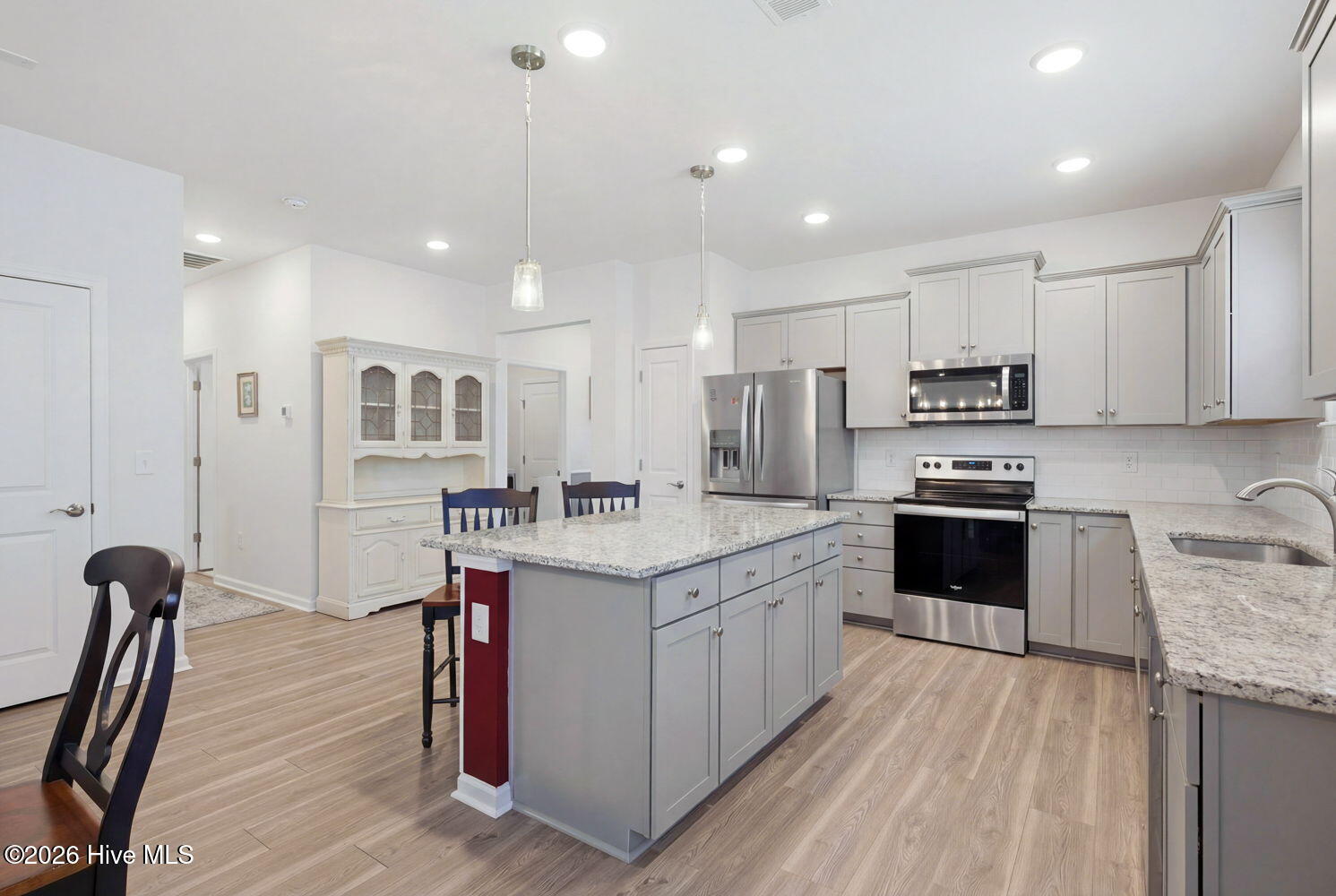 100555393 | Photo 11