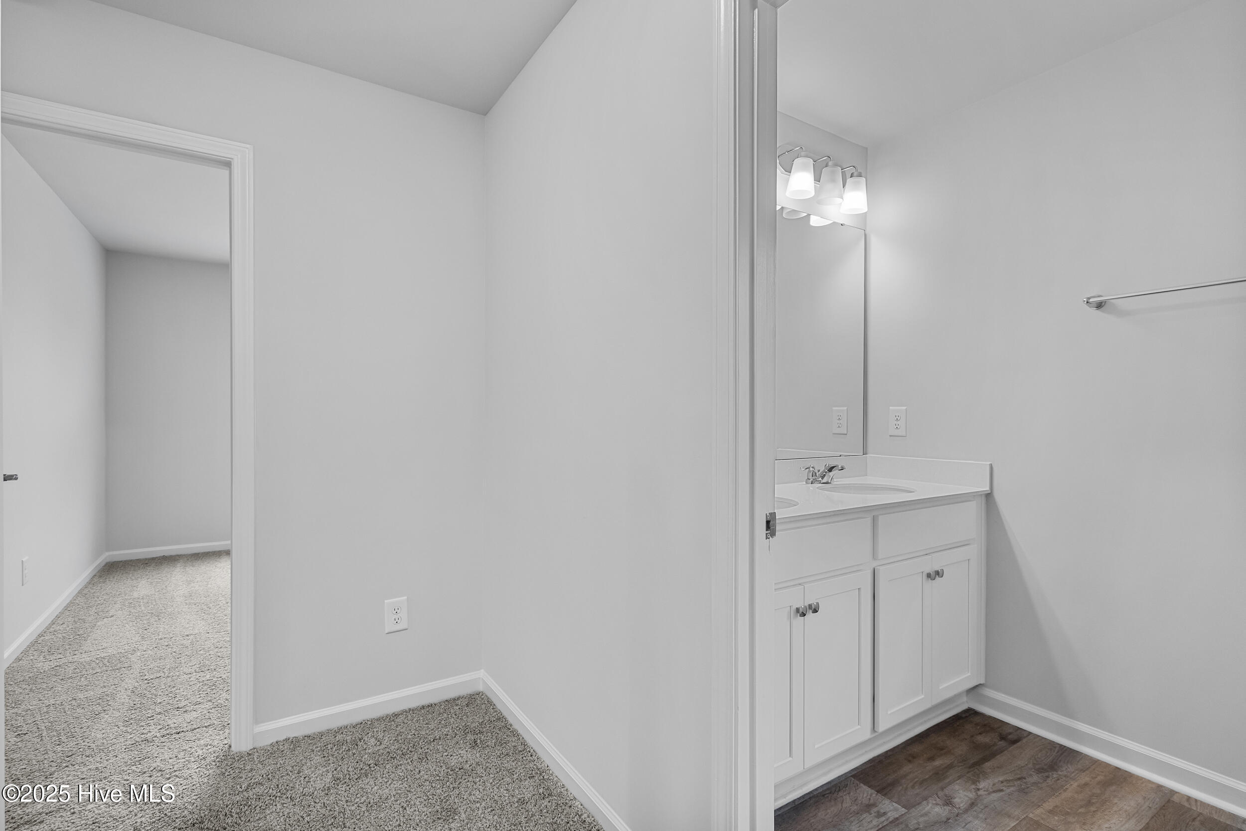 100538946 | Photo 34