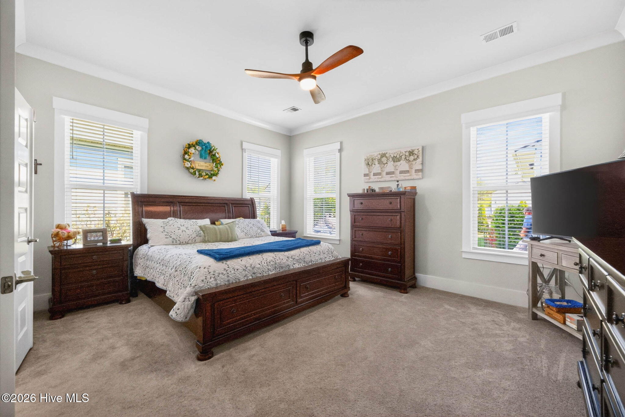 100567275 | Photo 34