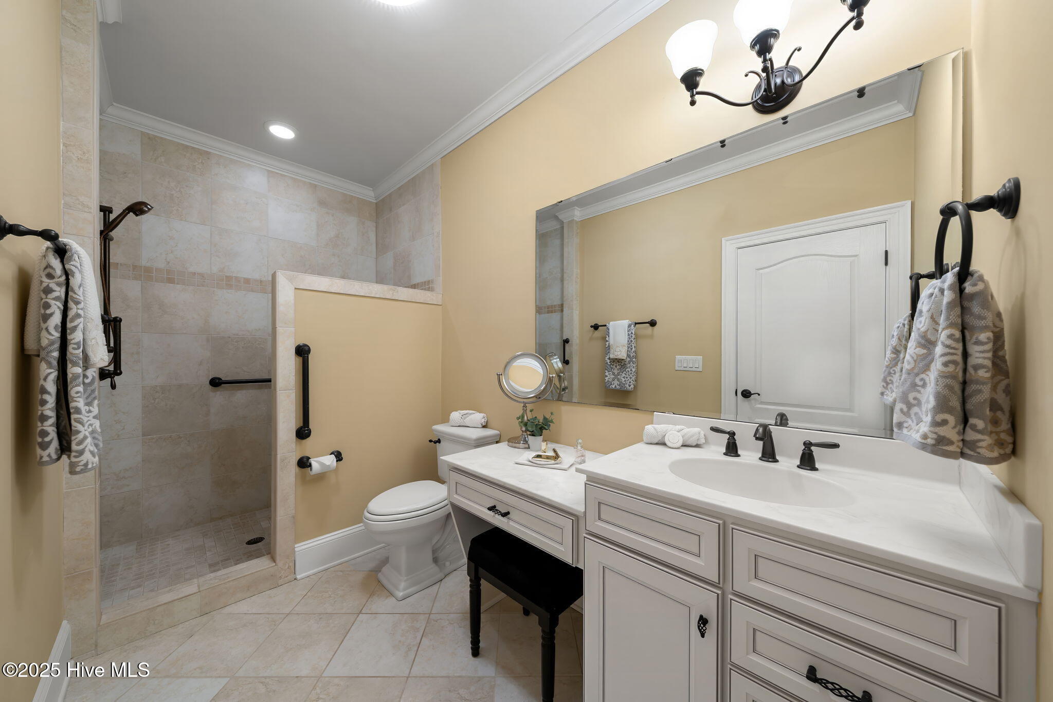 100544684 | Photo 44