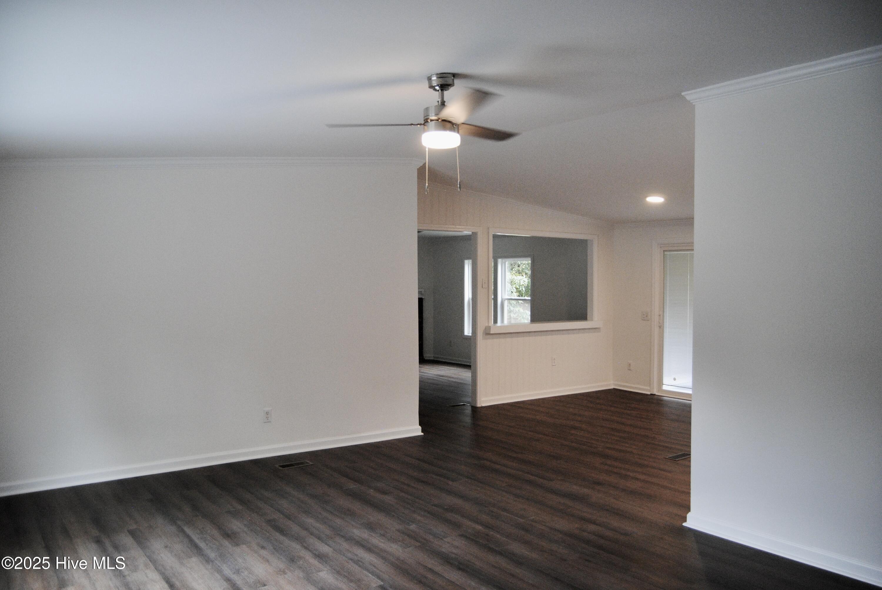 100533223 | Photo 33