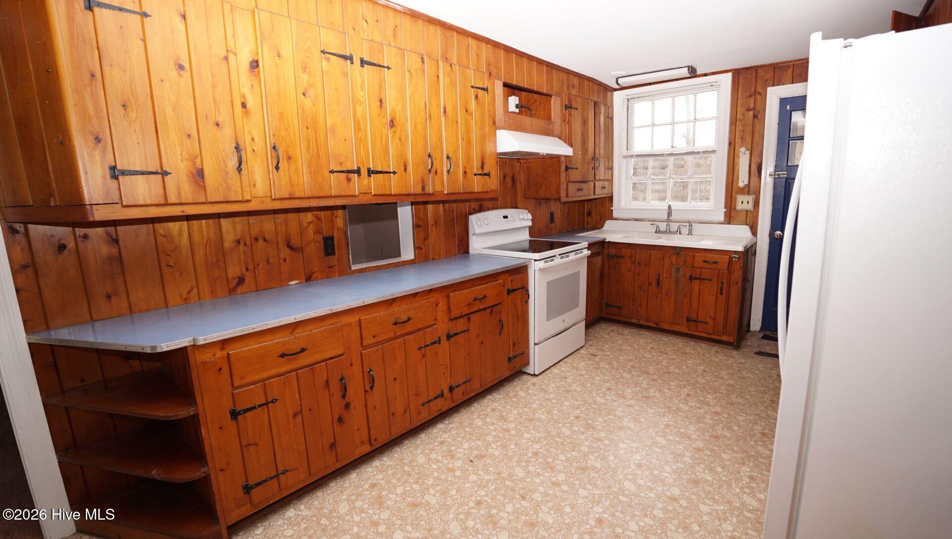 100547653 | Photo 10