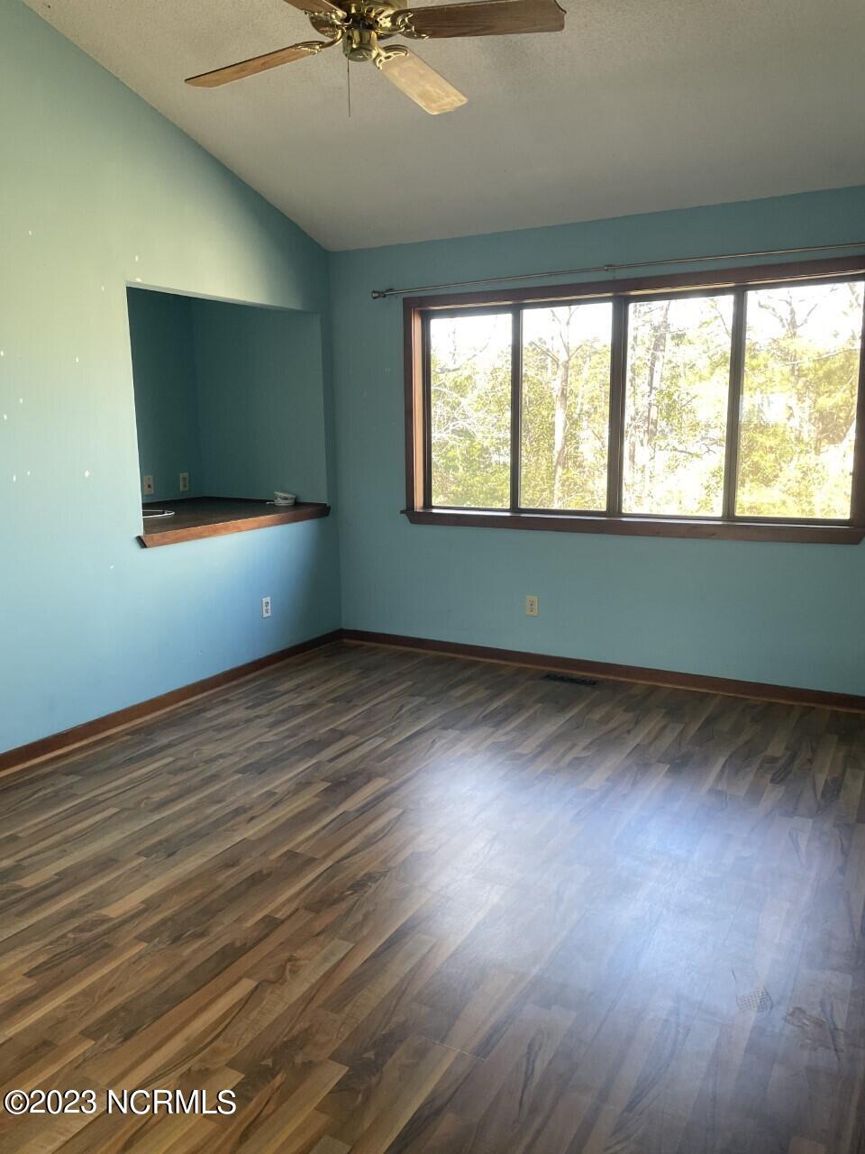 100563769 | Photo 14