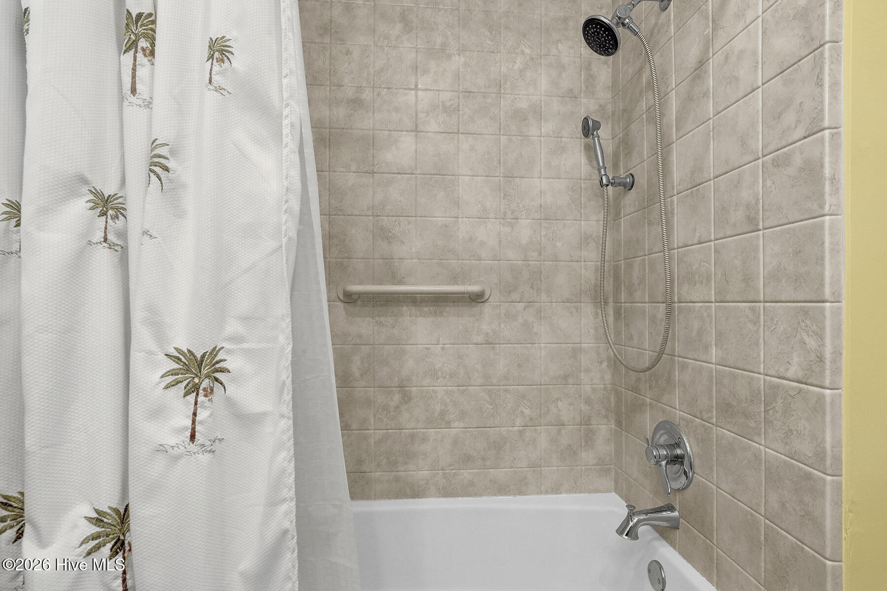 100548682 | Photo 23