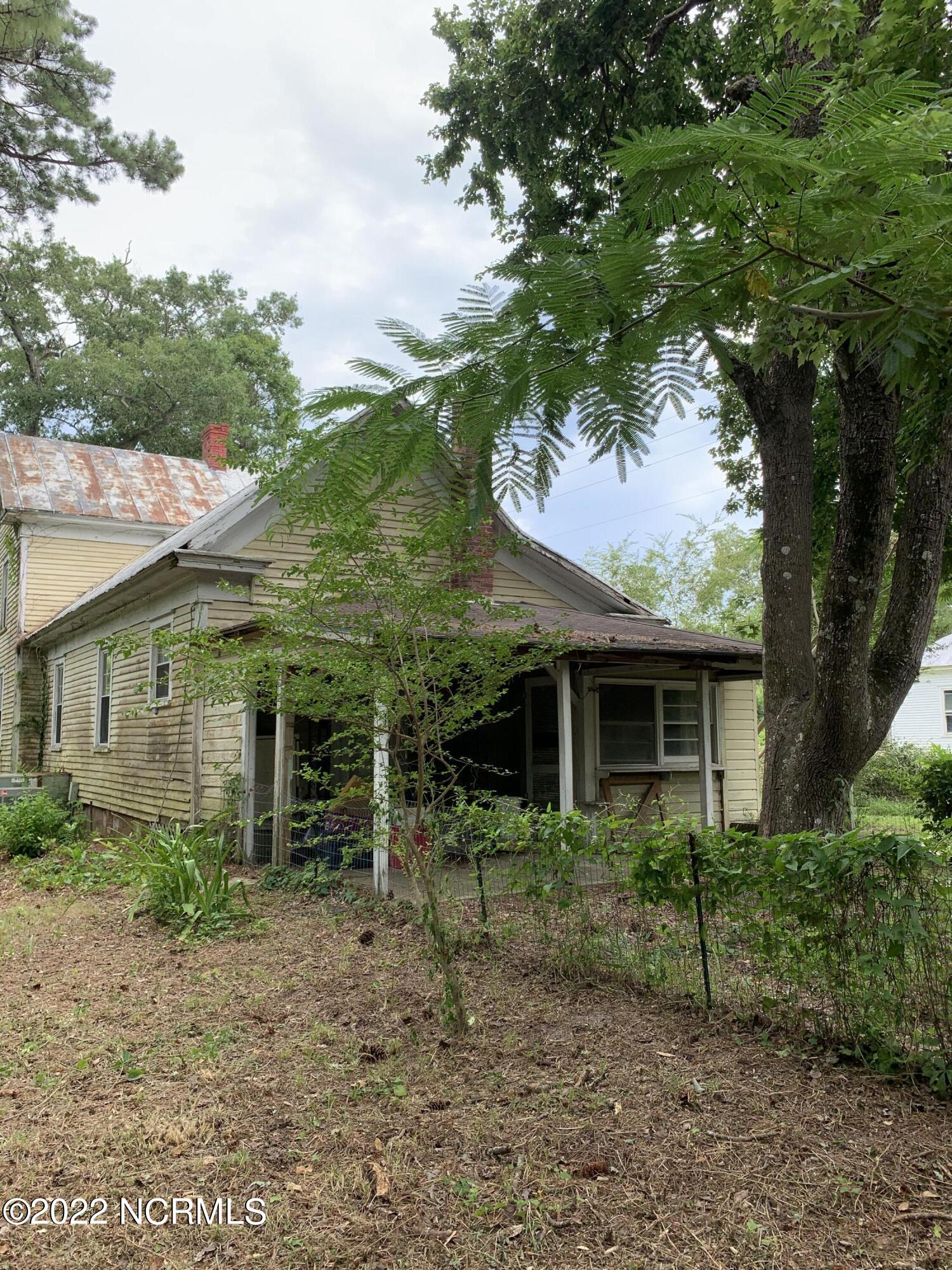 Homes for sale in Maysville, NC | 610 Jenkins Ave, Maysville, NC 28555 | MLS# 100550238