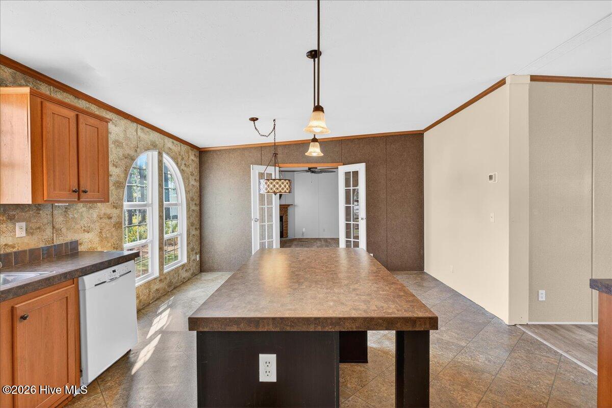 100553428 | Photo 21