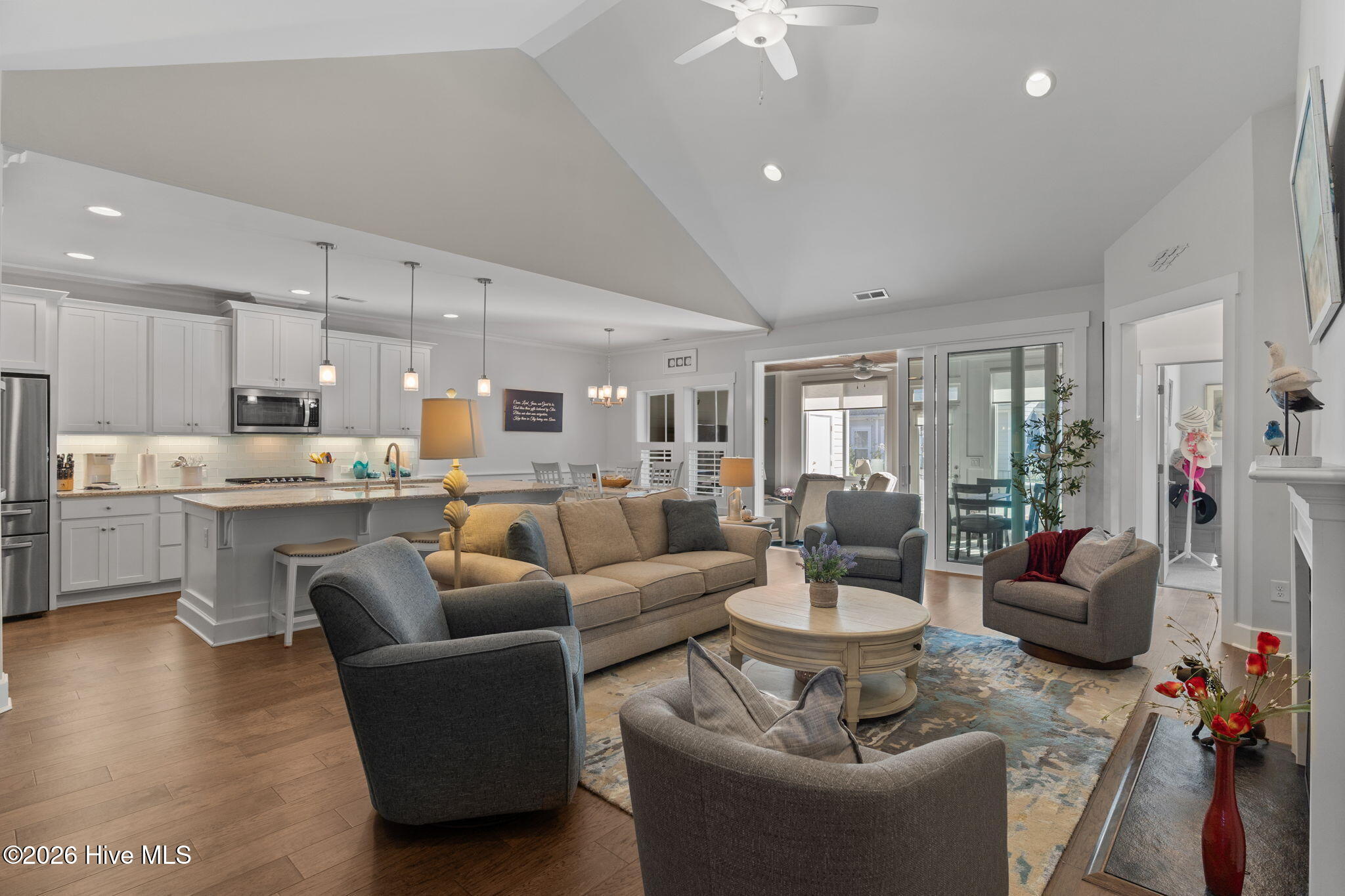 100552868 | Photo 45