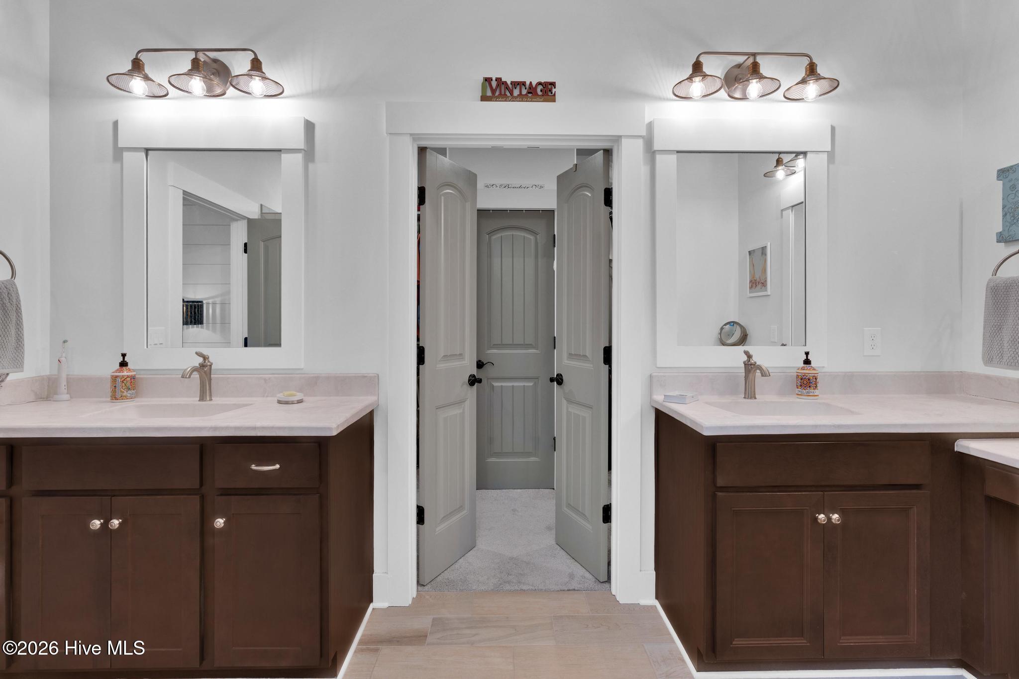 100561438 | Photo 27